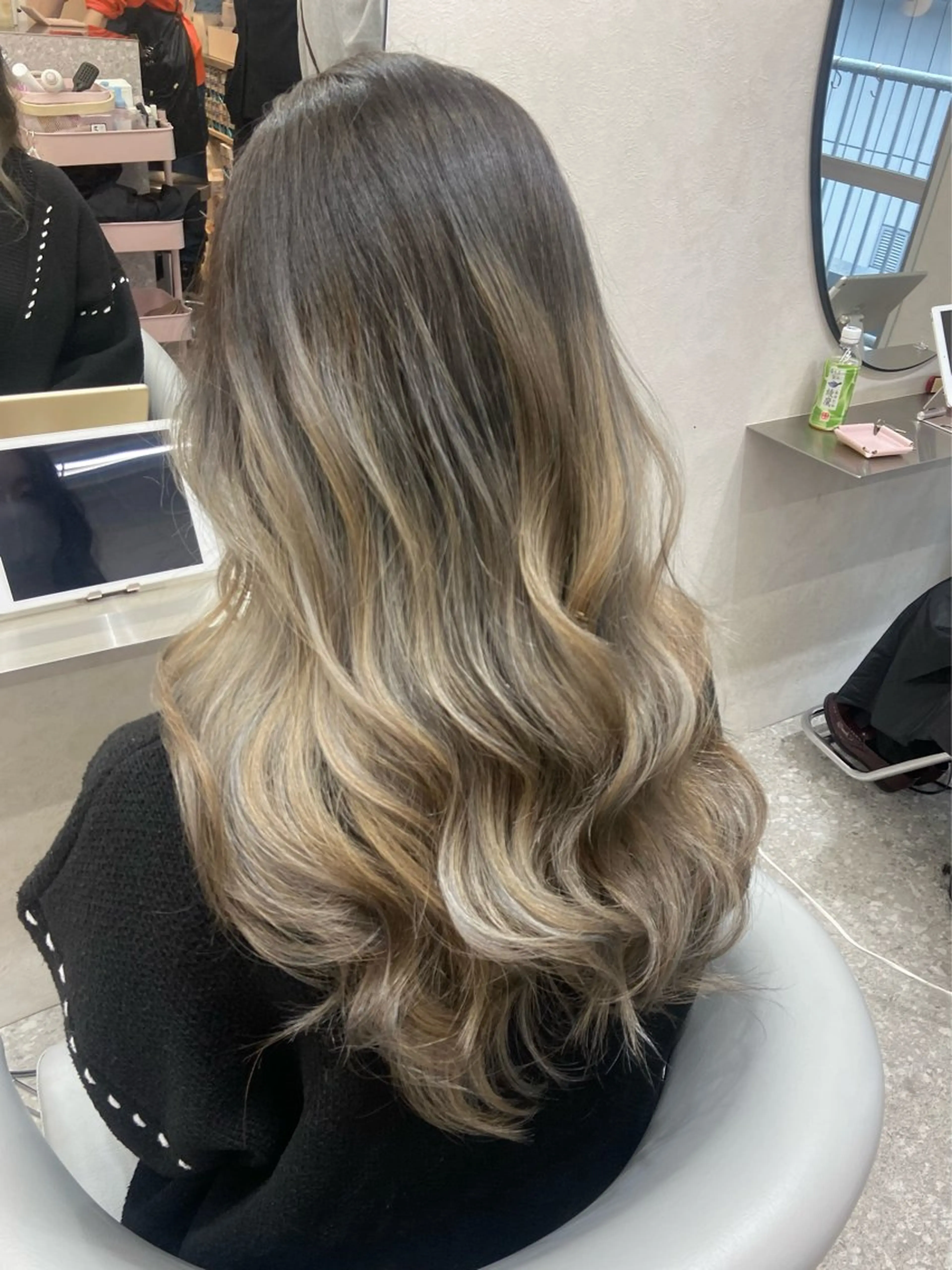 ロング カラー バレイヤージュ デザインカラー ハイライトカラー インナーカラー ハイライト 新宿/韓国ヘア 中明度カラー/かやのヘアスタイル