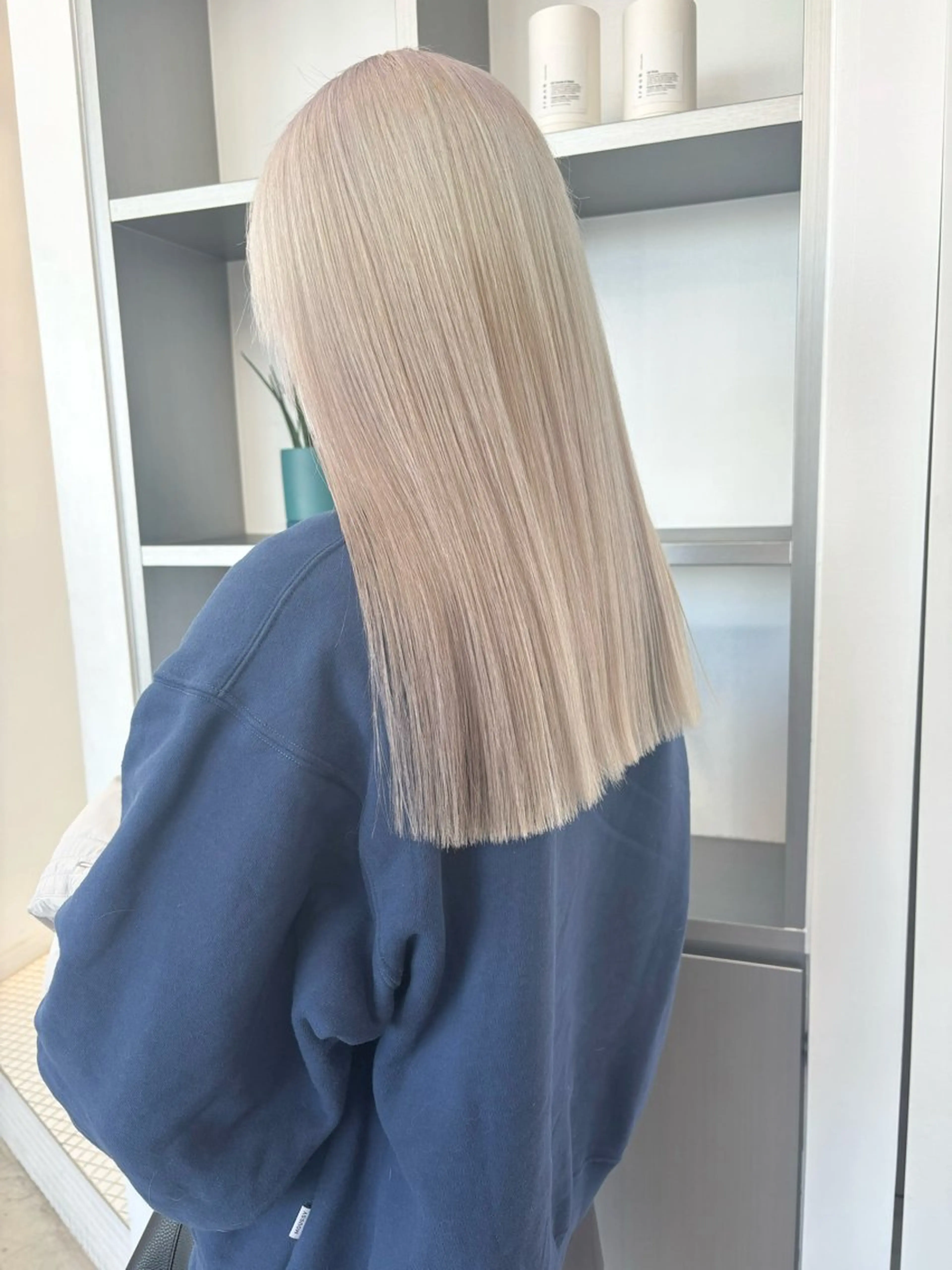 ミディアム カラー ヘアアレンジ ベージュカラー ホワイトベージュ ヘアカラー トリートメント 🎨ハイトーン/ 切りっぱなし みつきのヘアスタイル