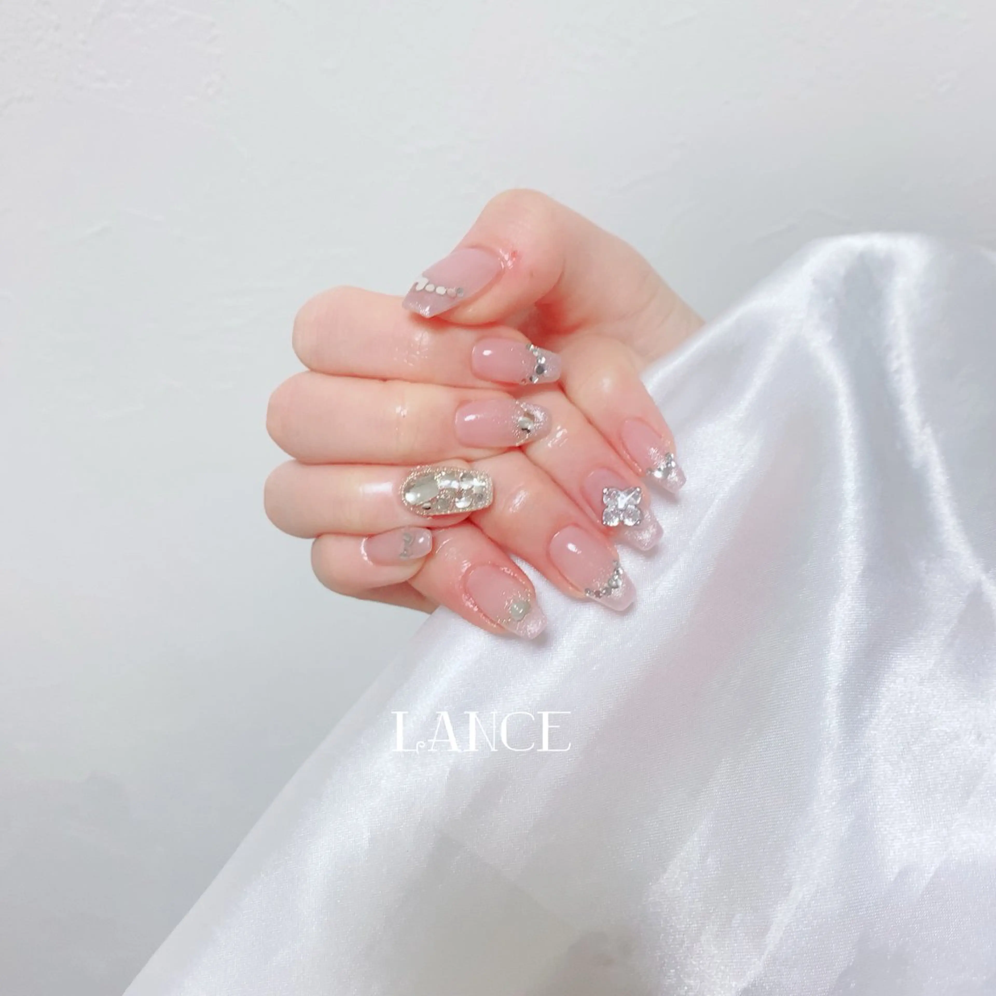 ネイル オーロラネイル フレンチネイル キラキラネイル 韓国ネイル ピンク Lance nailのネイルデザイン