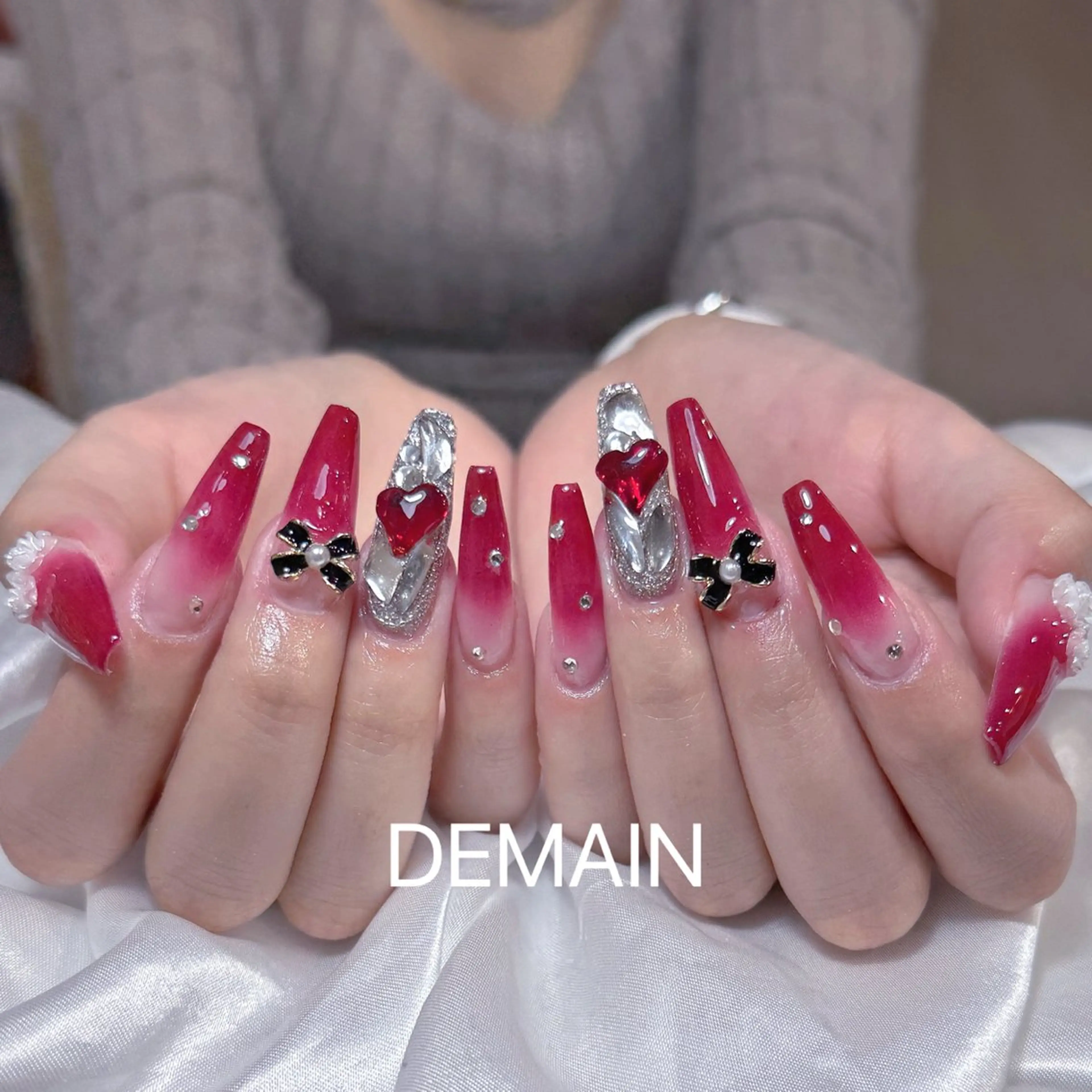 ネイル アートネイル オーロラネイル ガーリー キラキラネイル 韓国ネイル ハンドネイル DEMAIN- 🌸のネイルデザイン