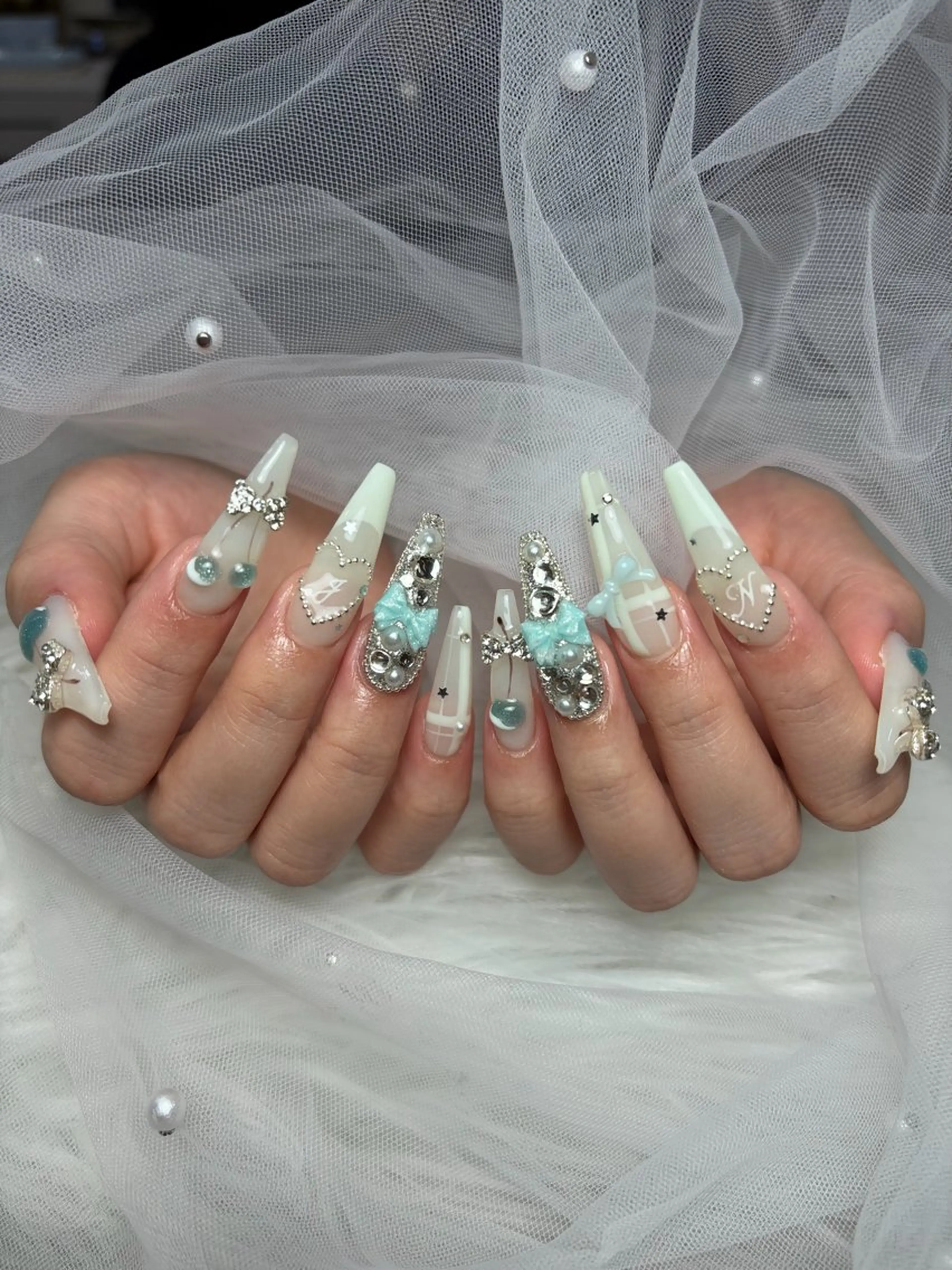 ネイル アートネイル 長さ出し ジェルネイル マグネットネイル ニュアンスネイル ハンドネイル Cloudy Chan Nailのネイルデザイン