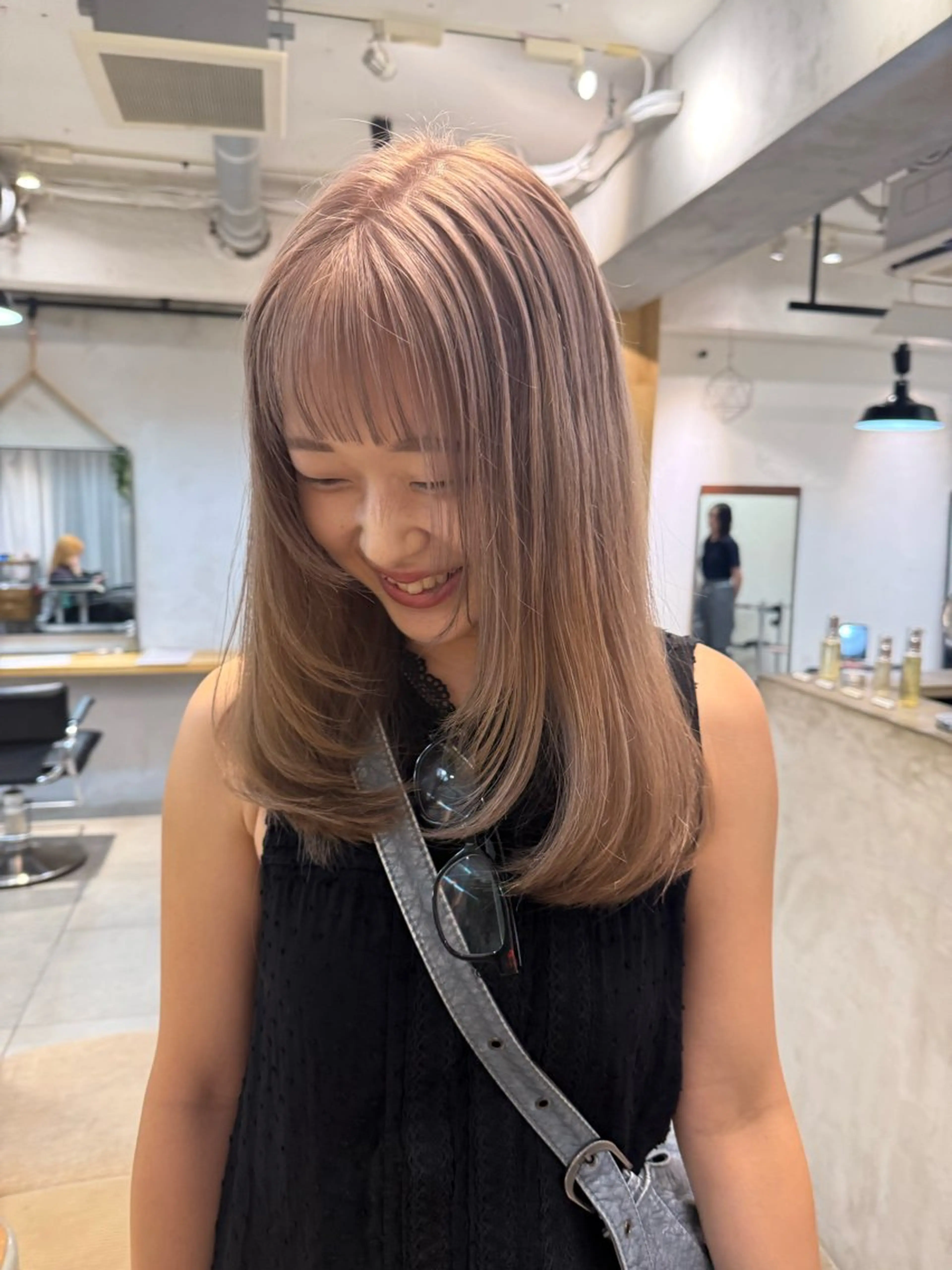 ロング カラー ミルクティー× グレージュMOMOのヘアスタイル