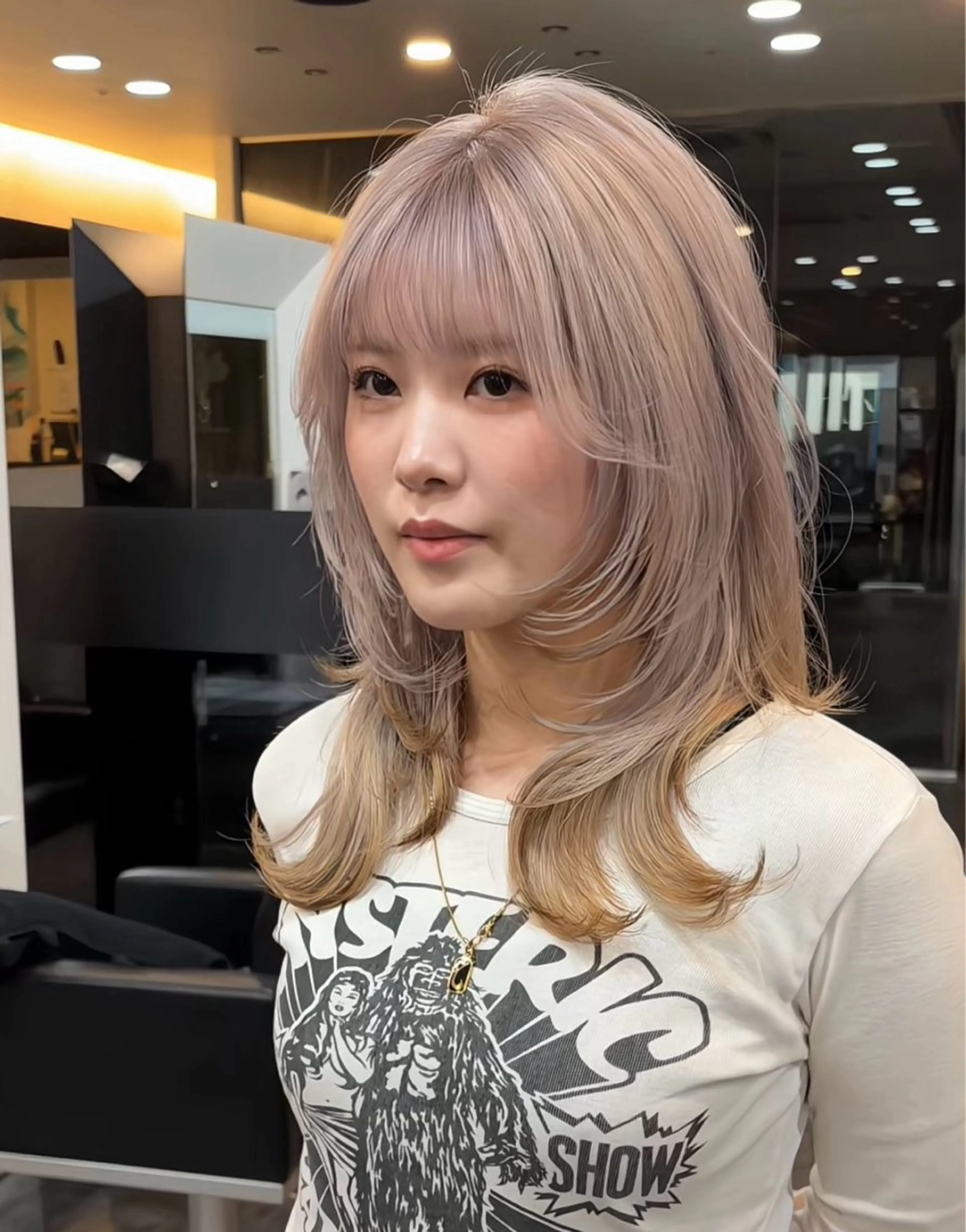 セミロング カラー アッシュ アッシュグレー アッシュグレージュ ベージュカラー ブリーチ BIGOUDI  salon所属・ブリーチなし/ ベージュ/ayumuのヘアスタイル