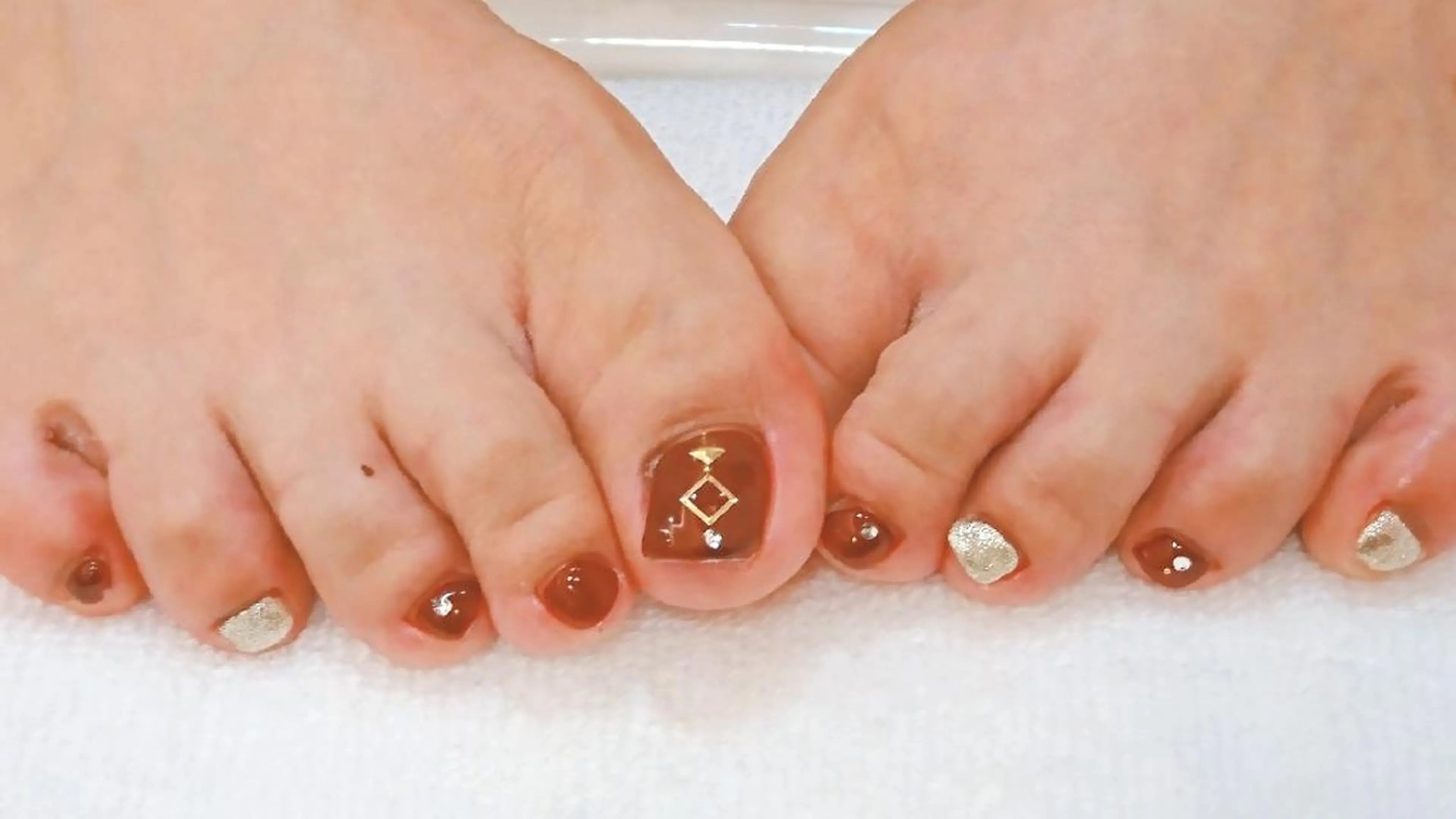 ネイル マツエク・マツパ ゴールド Bianca TANAKAのネイルデザイン