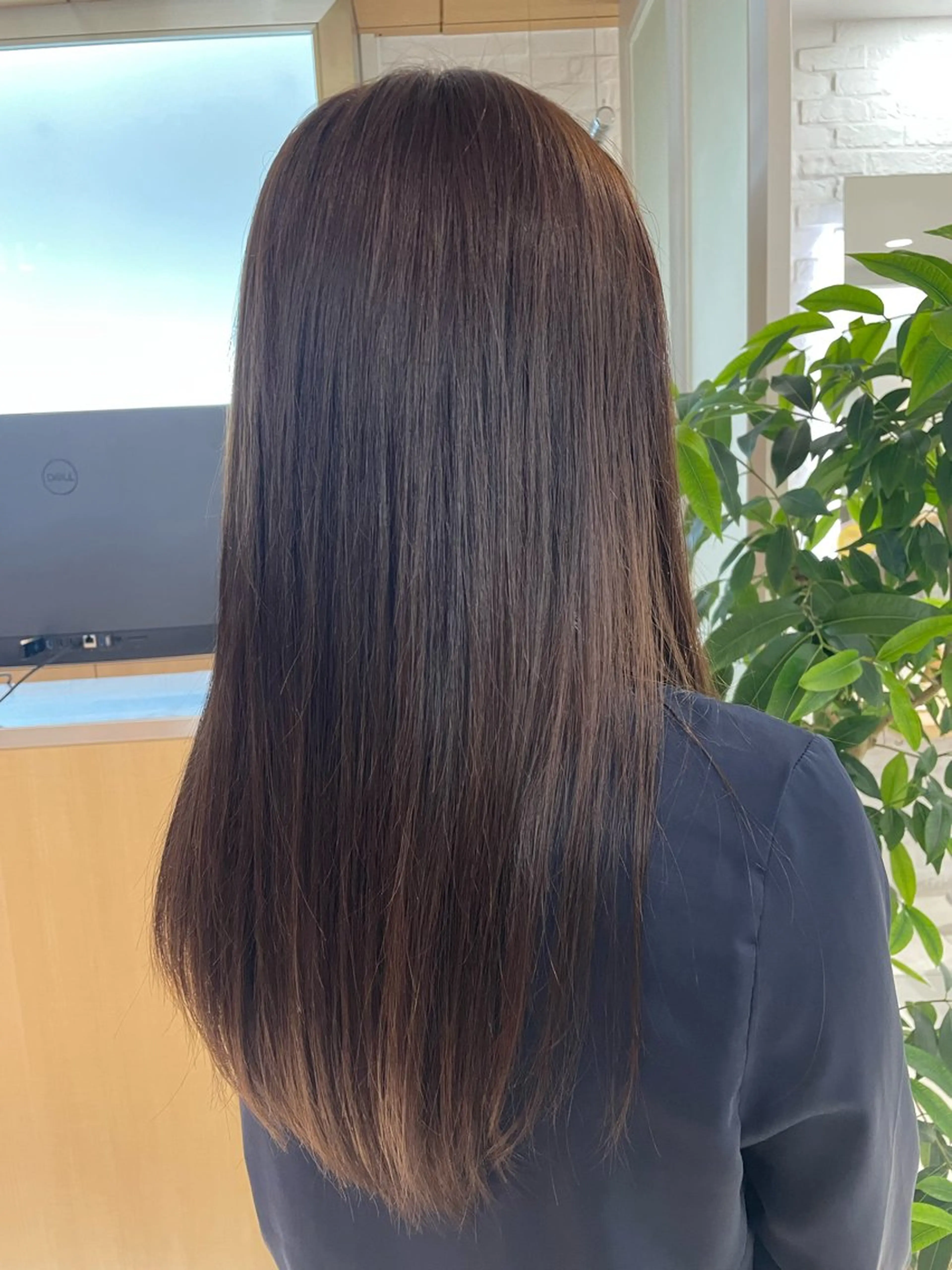 ロング ウラスギ アカリのヘアスタイル