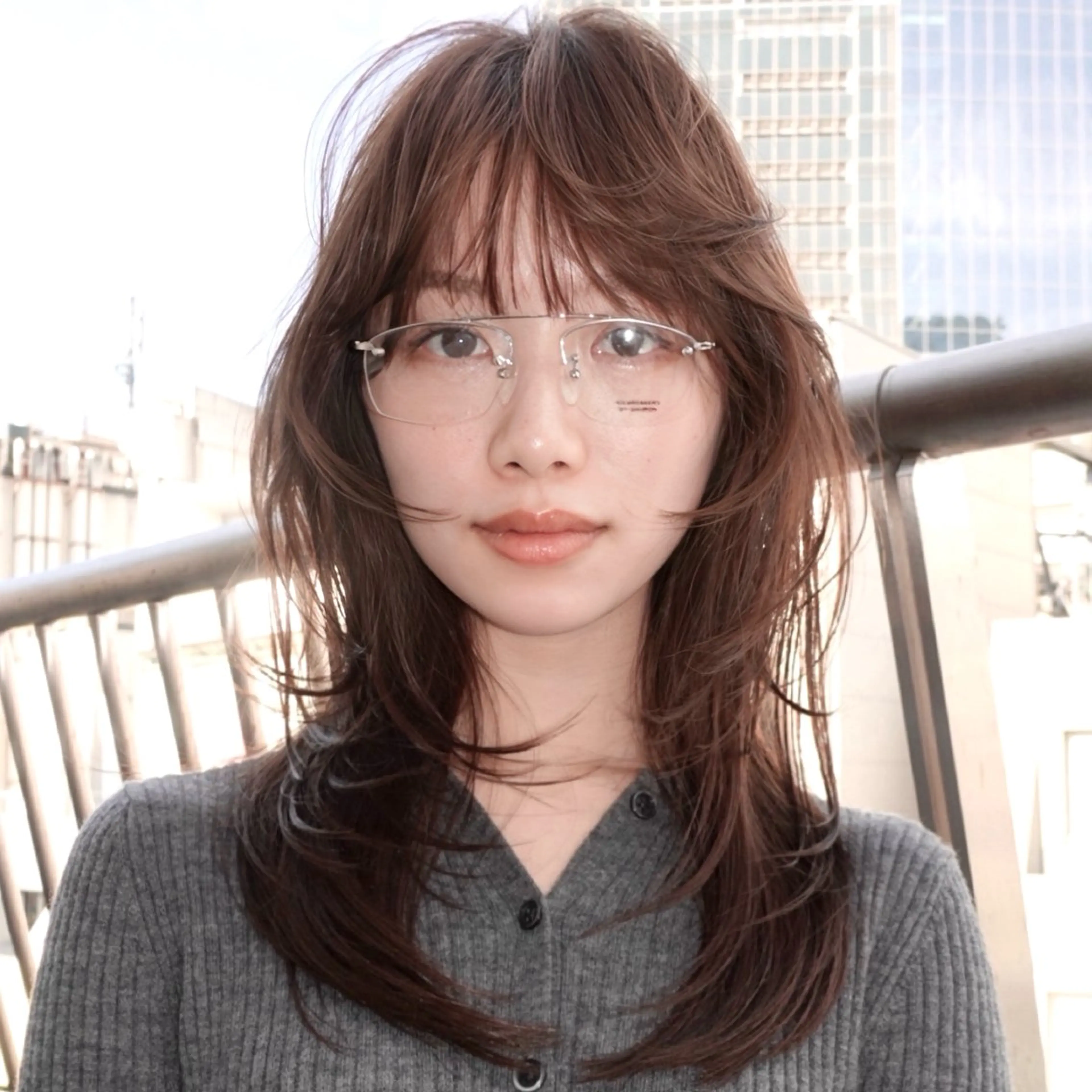 ミディアム カラー カット ヘアカラー トリートメント レイヤーカット ハッシュカットのヘアスタイル