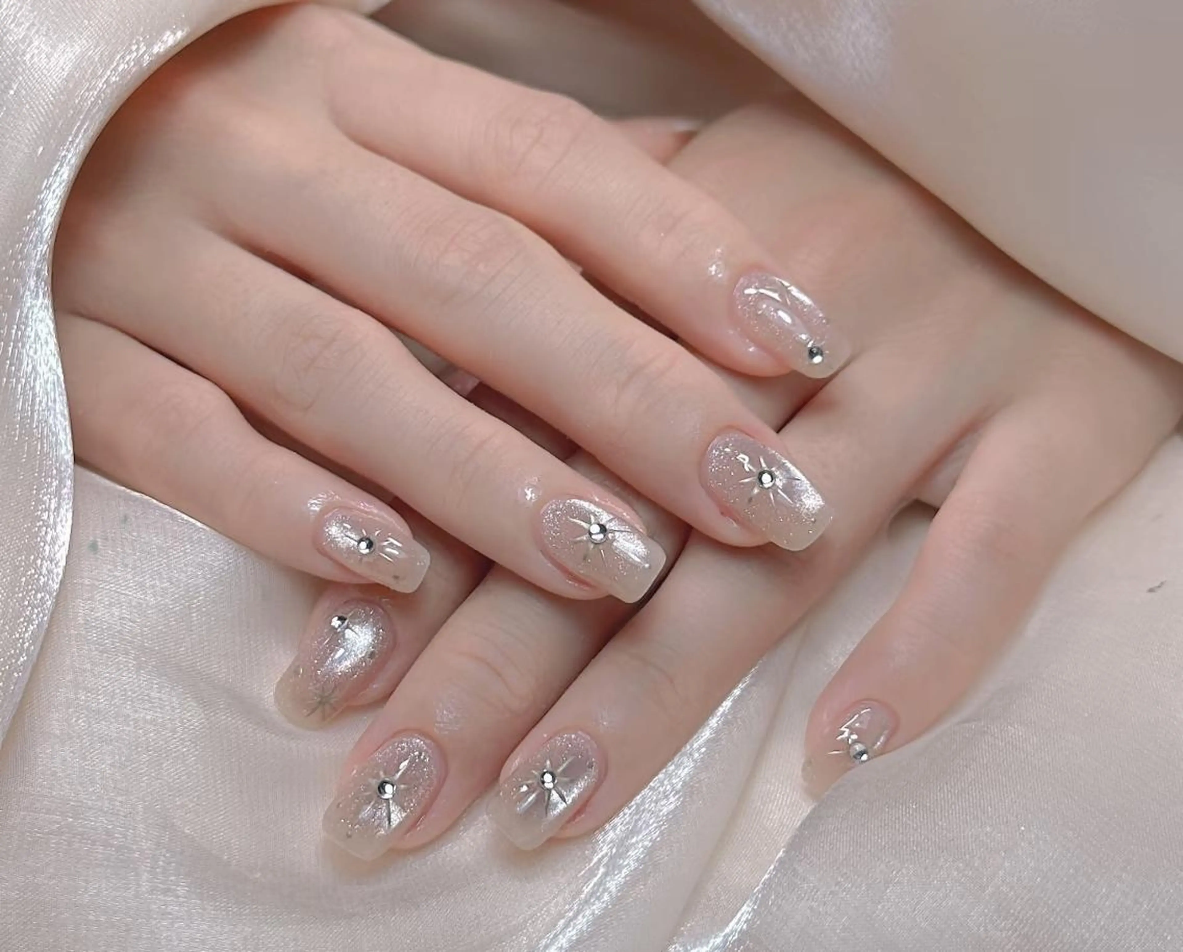 ネイル オーロラネイル チークネイル 長さ出し フットネイル フレンチネイル ハンドネイル リラネイル Aikenのネイルデザイン