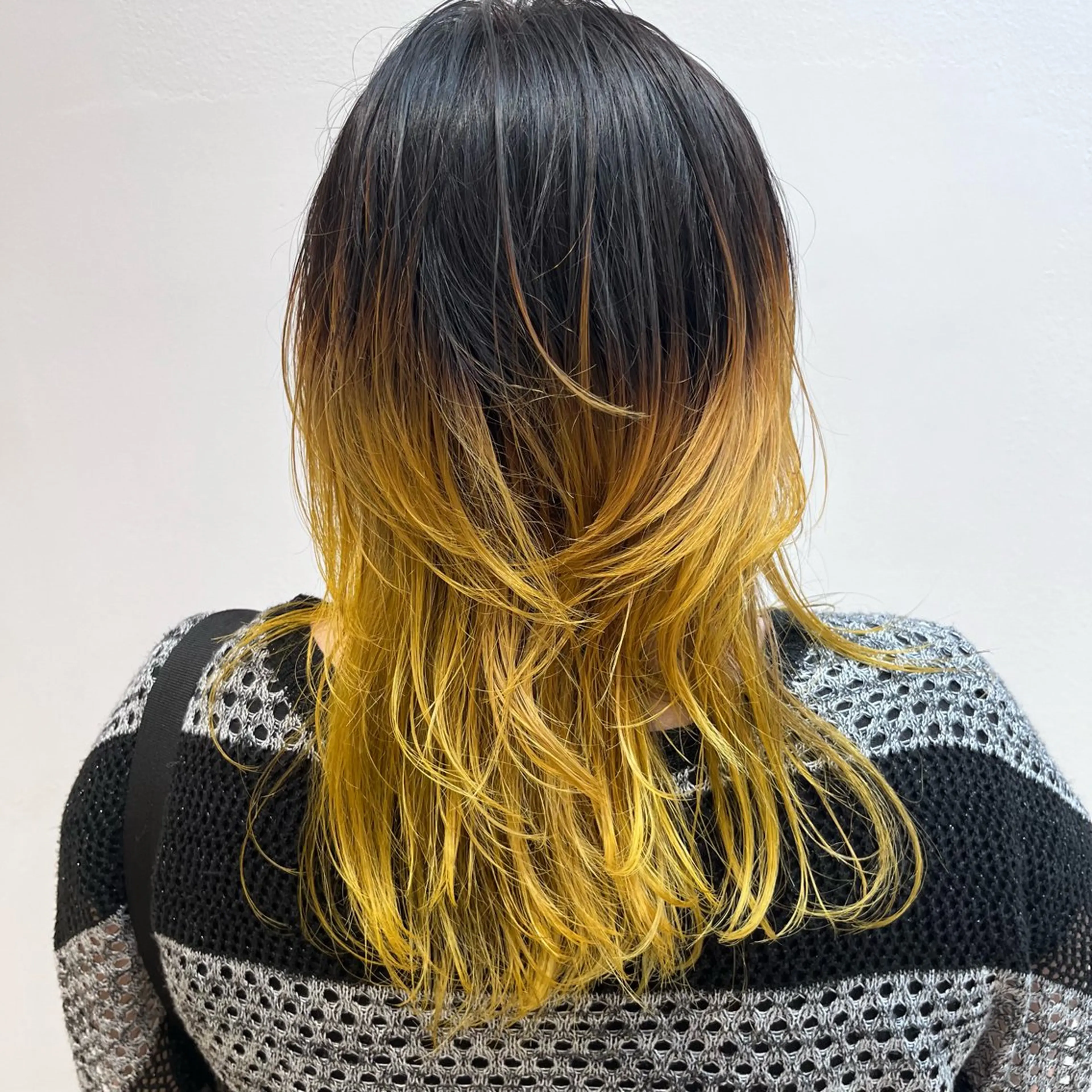 セミロング カラー ヘアカラー 🐺ウルフ× ハイトーン🐺MOEのヘアスタイル