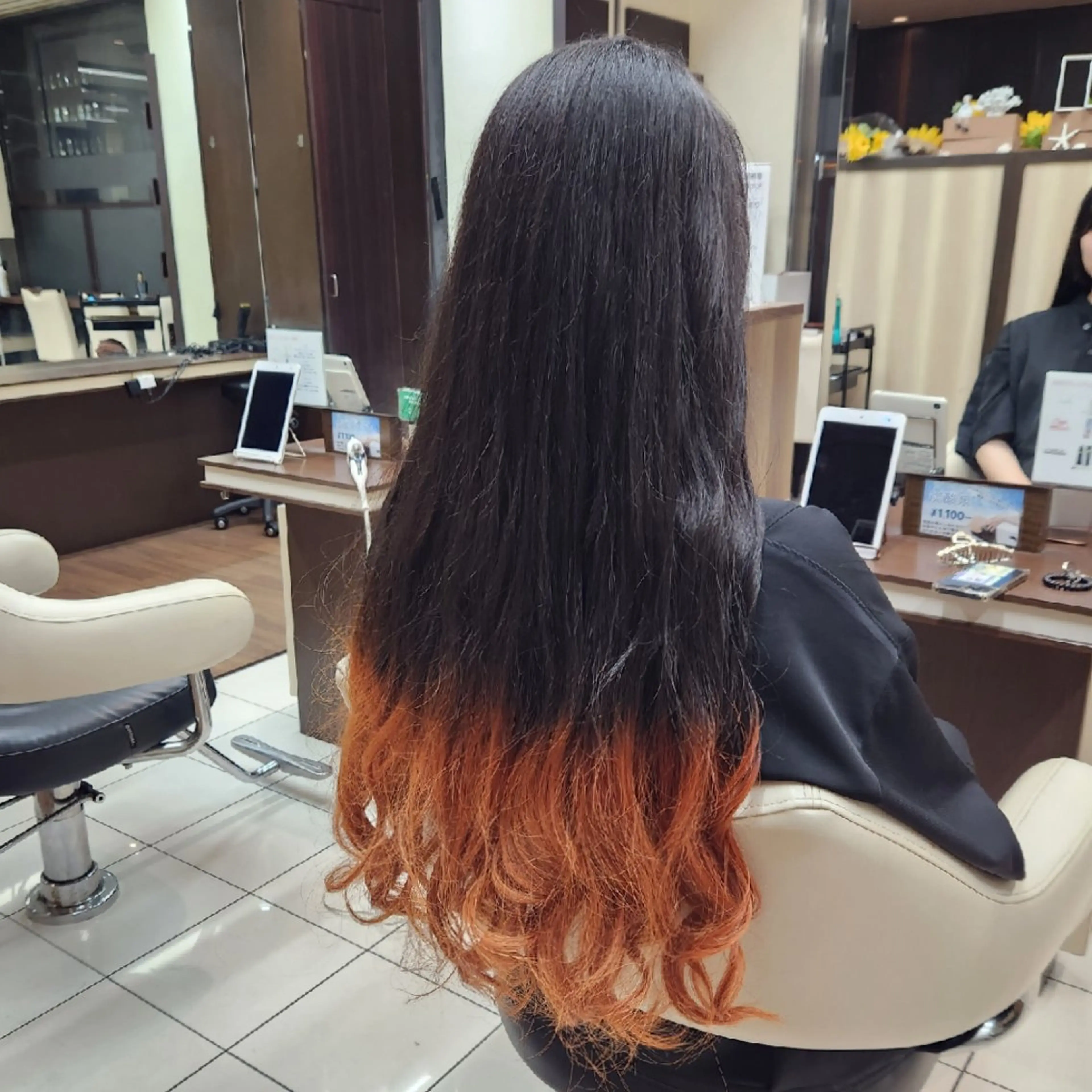 ロング カラー 推しアニメカラー🌈 ツヤ透明感カラー🦄のヘアスタイル