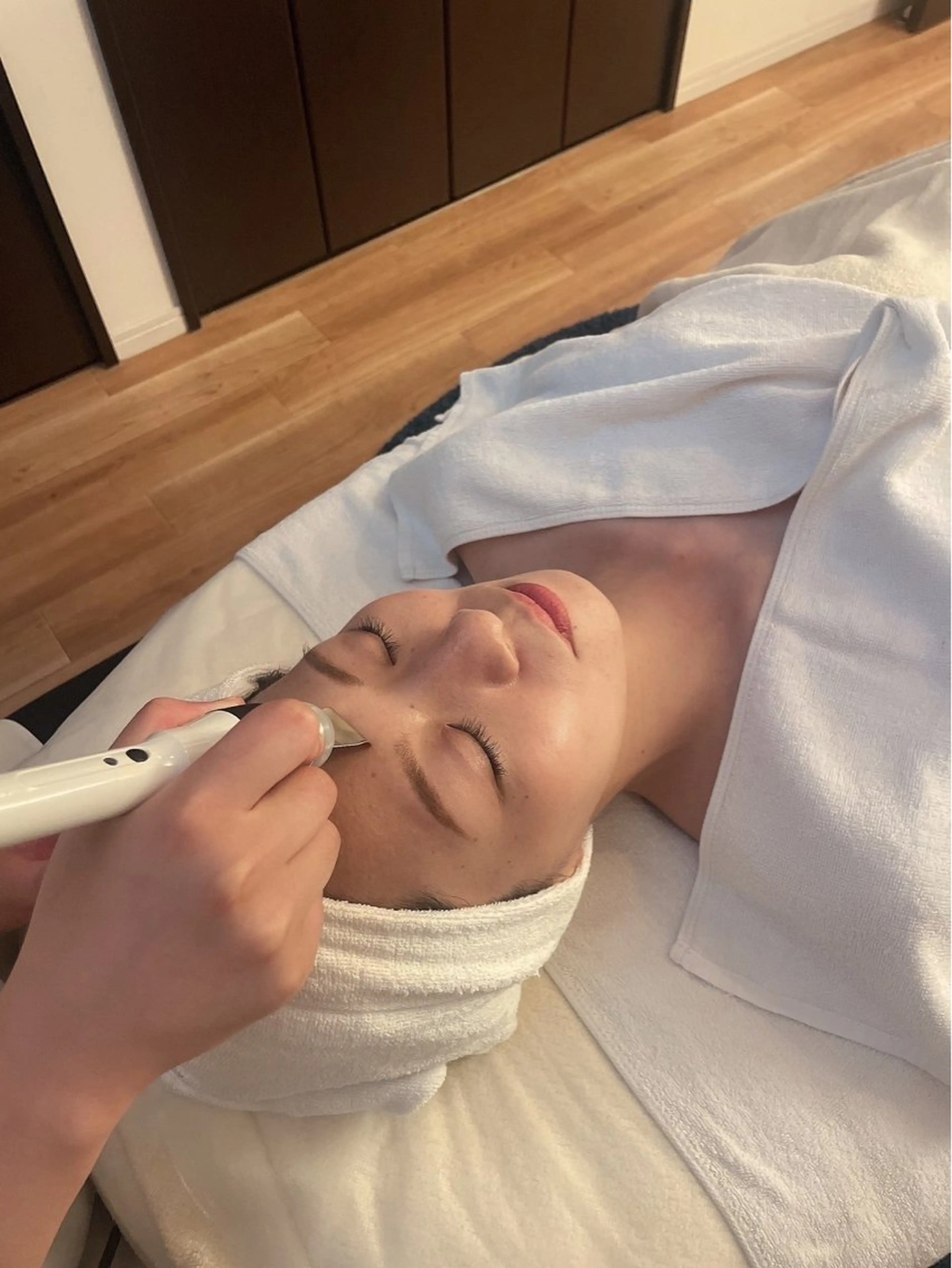 毛穴悩み必見🪞肌に負担をかけない全顔毛穴洗浄🫧➕フェイシャルエステ➕保湿or美白生マスク付💆🏼‍♀️の写真