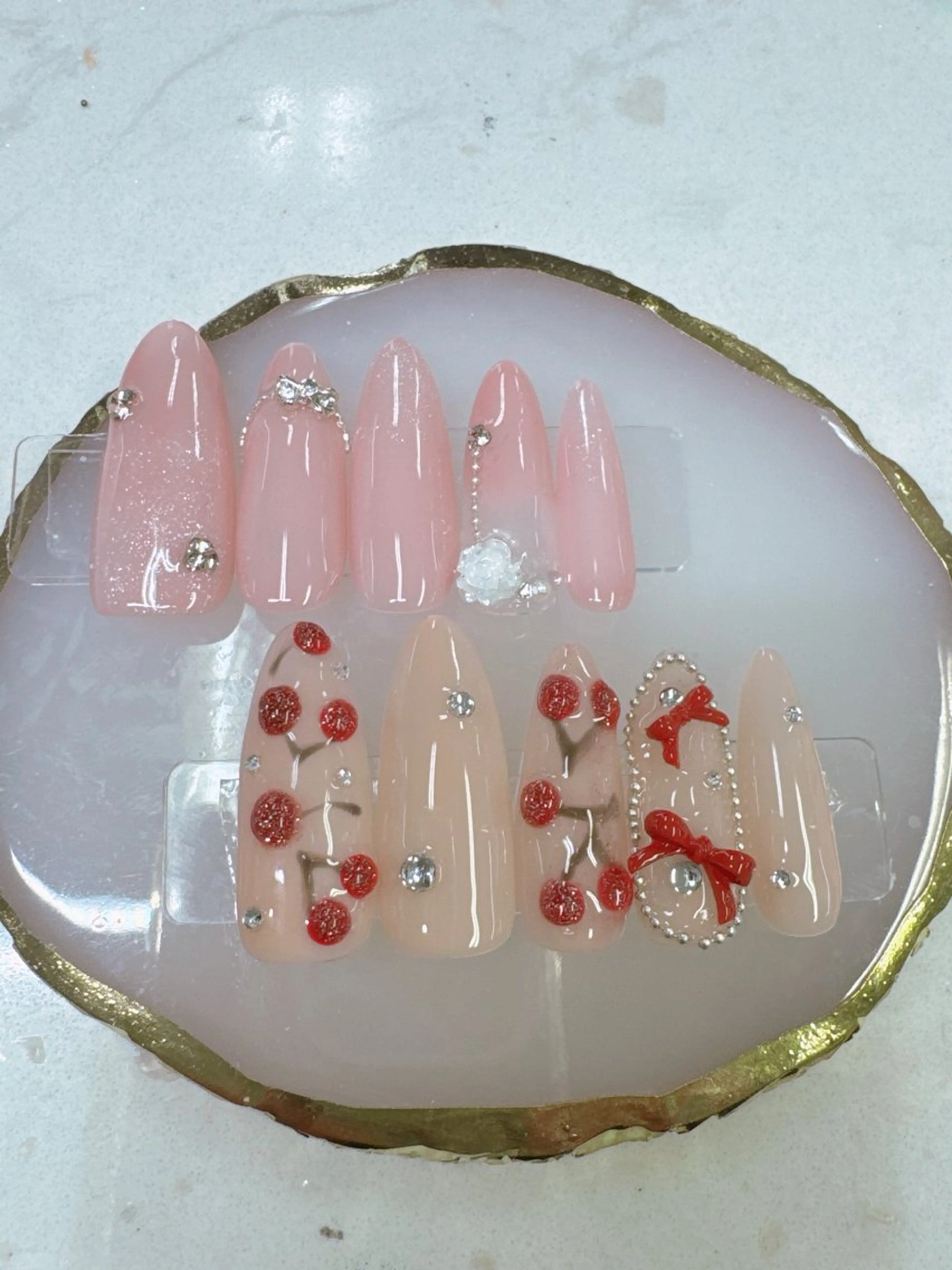 ネイル アートネイル ボルドー チークネイル ドット フットネイル ハンドネイル クイーンズネイル銀座所属・Queeens nailのネイルデザイン