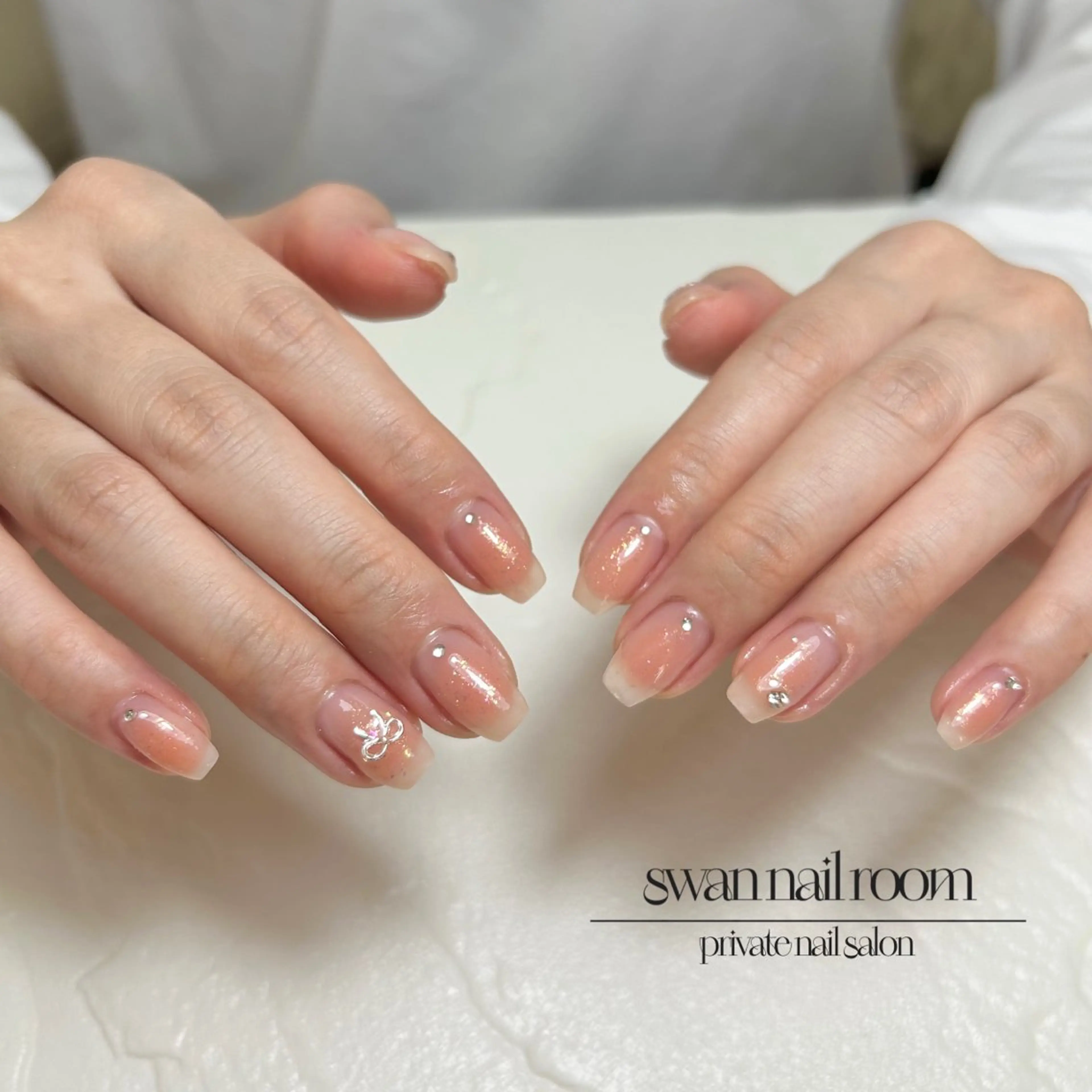 ネイル チークネイル オレンジ swan  nail room所属・swan nail roomのネイルデザイン
