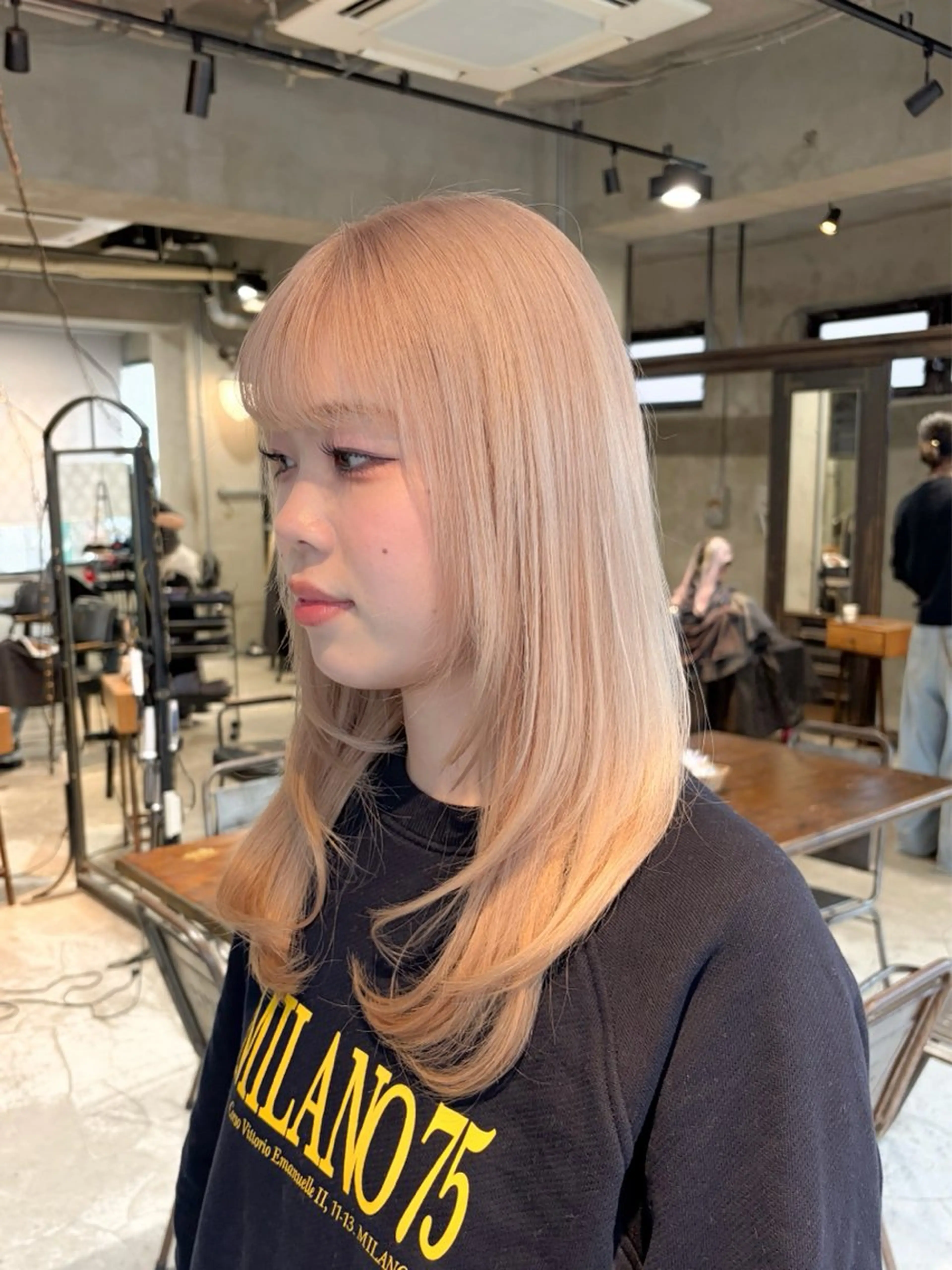 ロング カラー ベージュカラー ブロンド ハイトーンカラー ハイトーンベージュ ミルクティーベージュ ヘアカラー トリートメント ヘアセット 似合わせハイトーン 🍯ayumi🍯のヘアスタイル