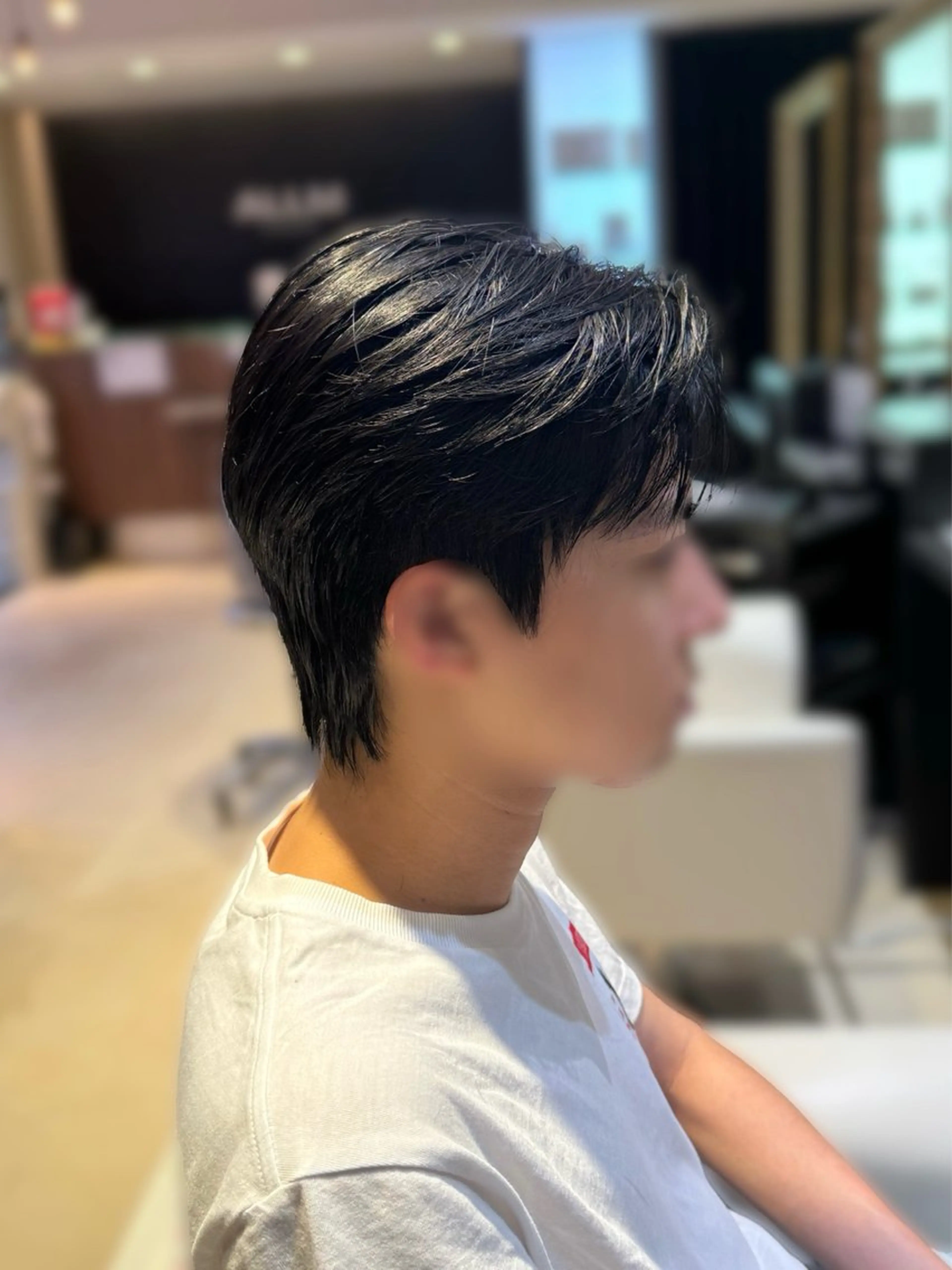 ショート パーマ メンズ センターパート コンマヘア ダウンパーマ カルマパーマ メンズ韓国風 YUKI🇰🇷 カルマ／ダウンパーマのヘアスタイル