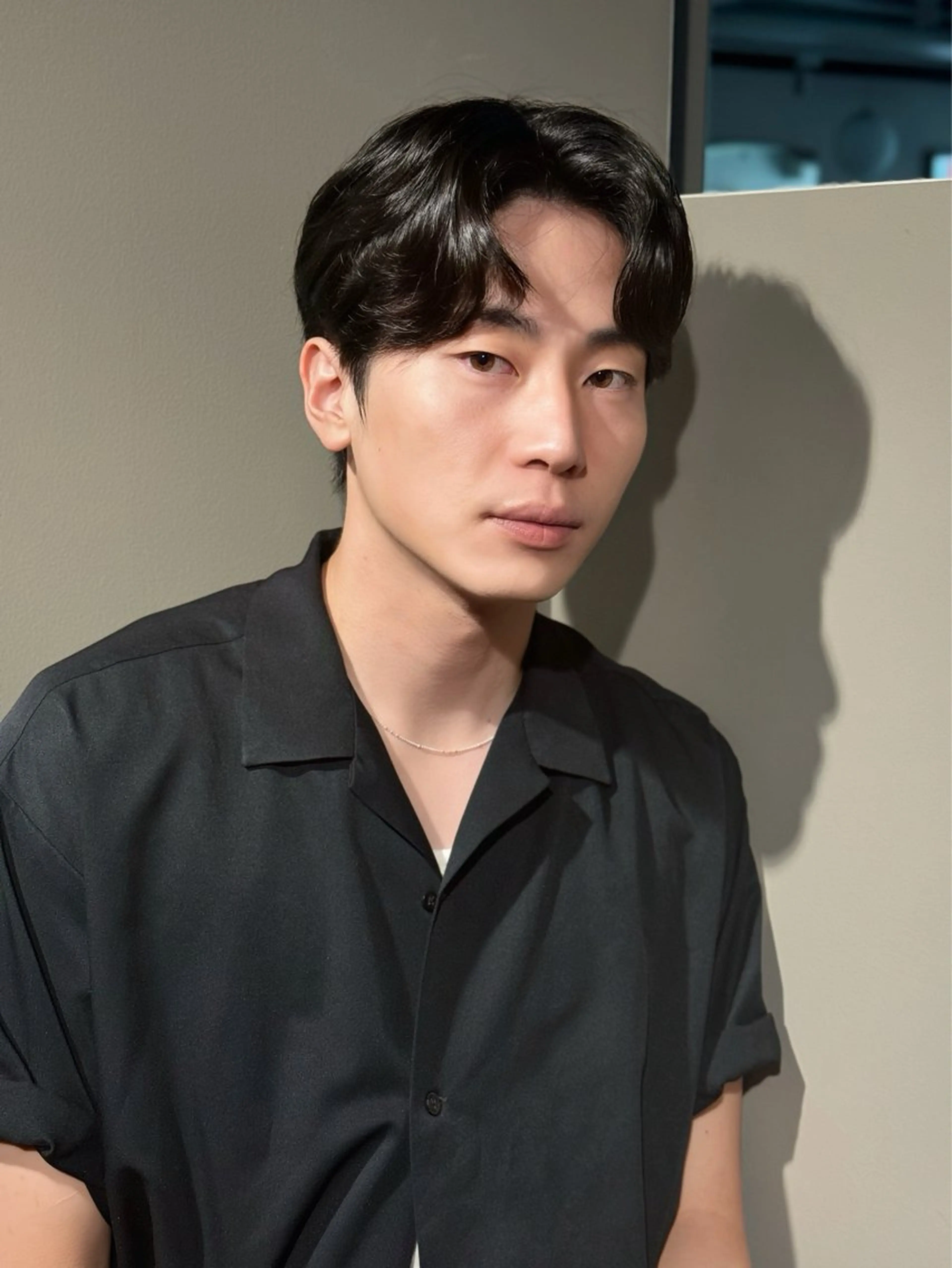 ショート パーマ メンズ カット 縮毛矯正 メンズ職人/センター パート/富沢真斗のヘアスタイル