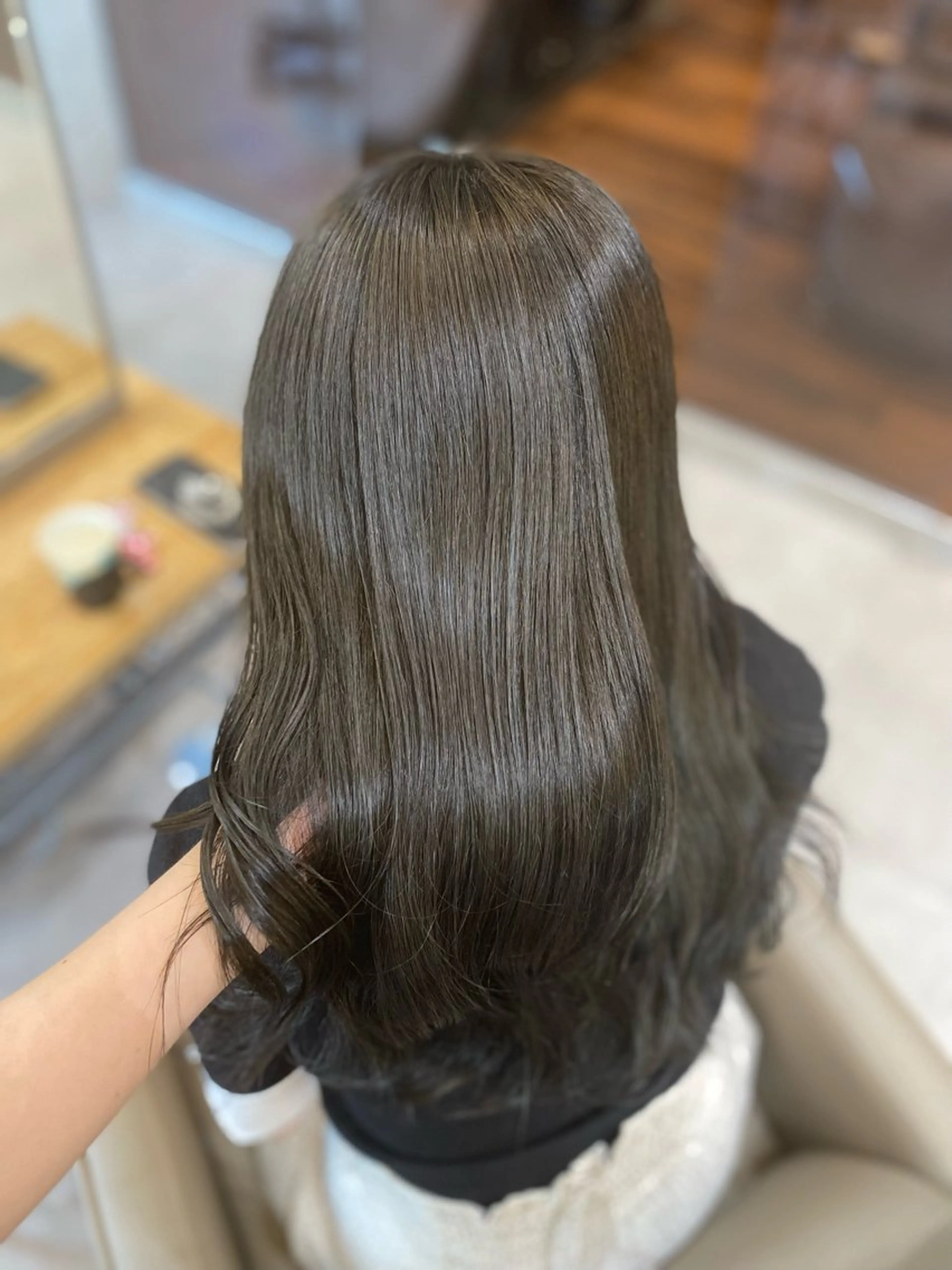 セミロング AKANE 【zina新宿】のヘアスタイル