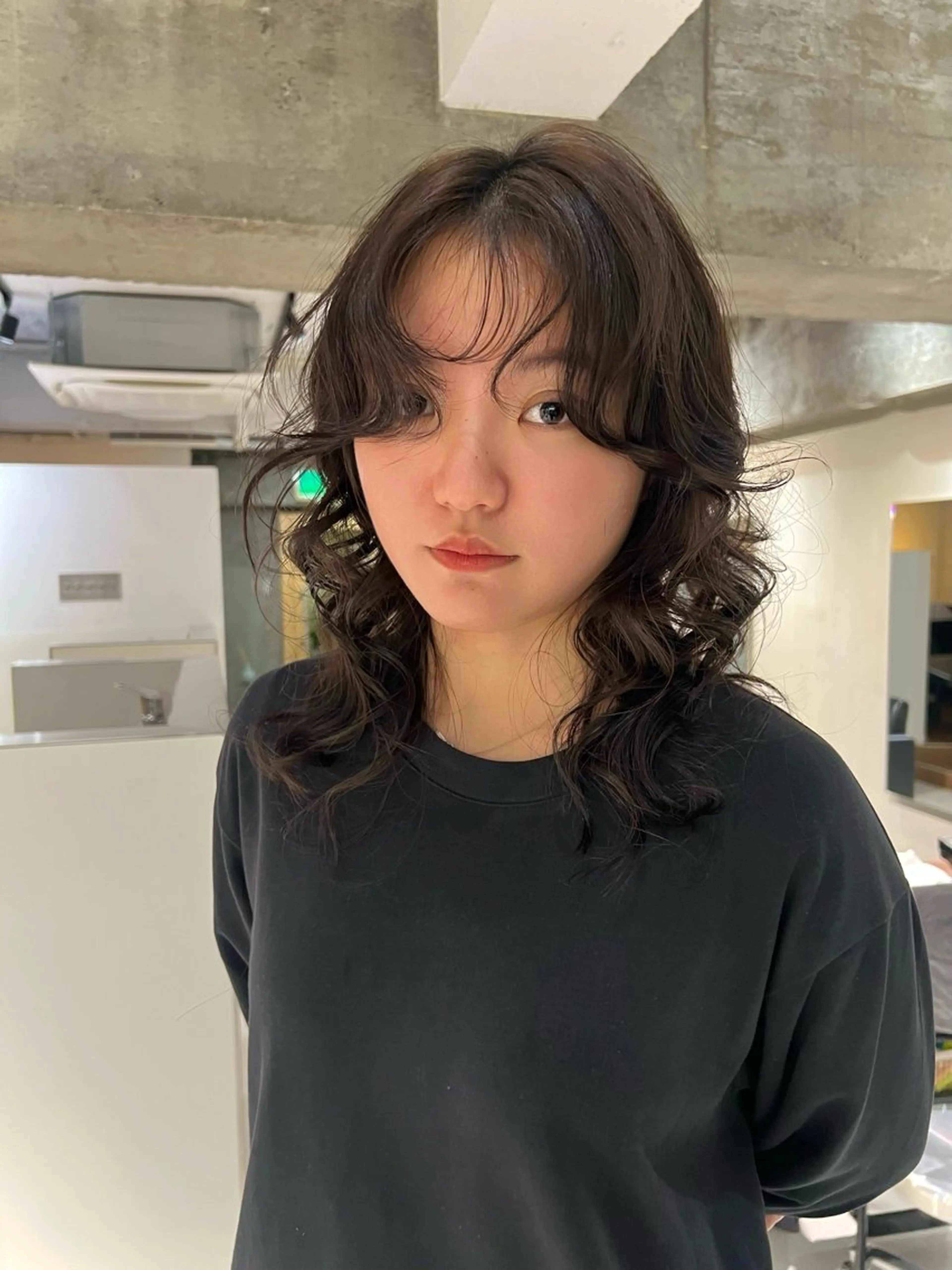 ミディアム カラー パーマ ヘアアレンジ ミディアムパーマ 透明感カラー 顔まわりレイヤー 韓国風ヘア レイヤーカット カット ヘアカラー トリートメント レイヤーカット✂️ 透明感カラー🫧栄のヘアスタイル