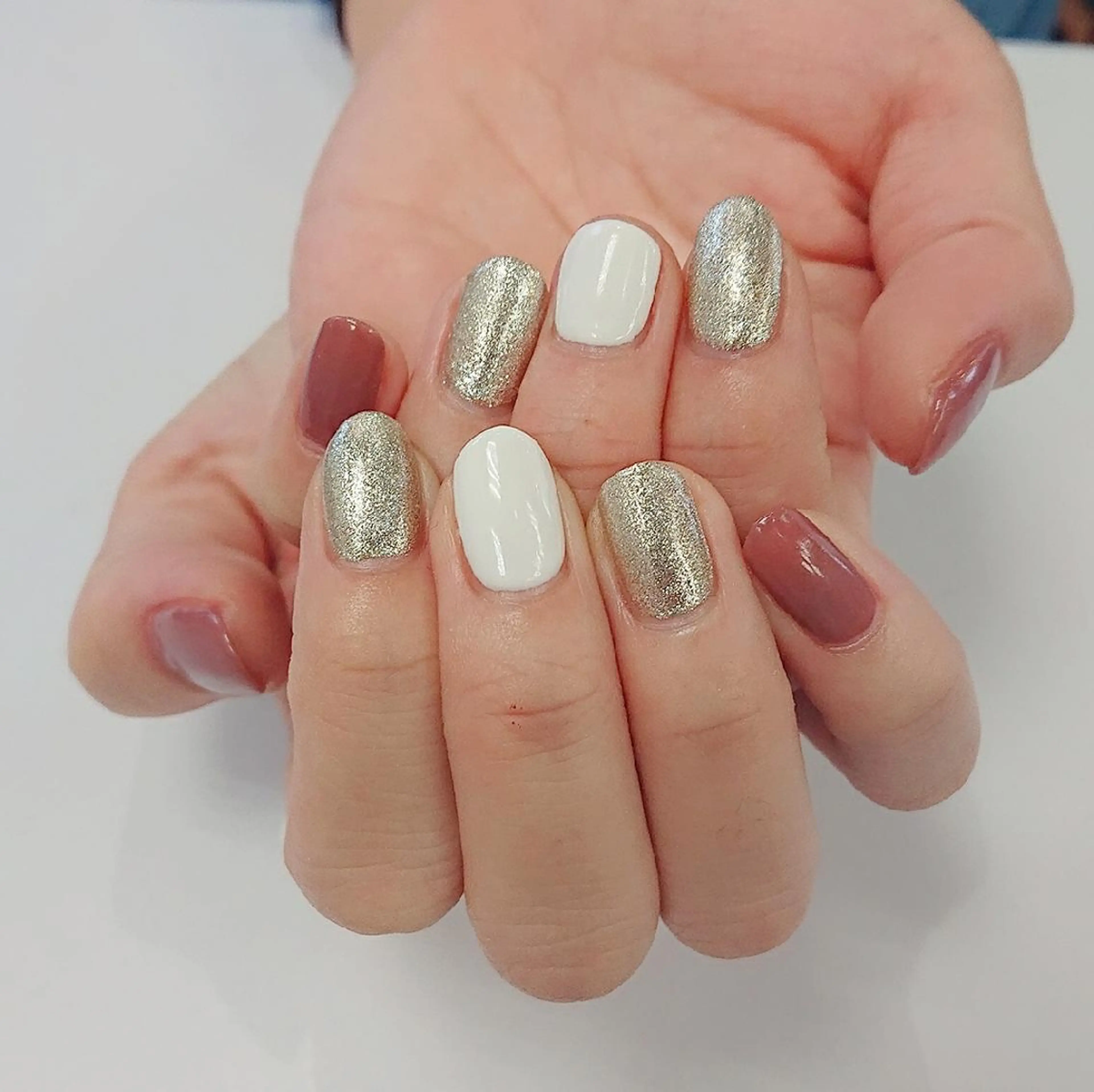 ネイル ゴールド ピンク ホワイト オフのみ(ネイル) 🍒当日もOK🍒 𝑳𝑼𝑵𝑨花井のネイルデザイン