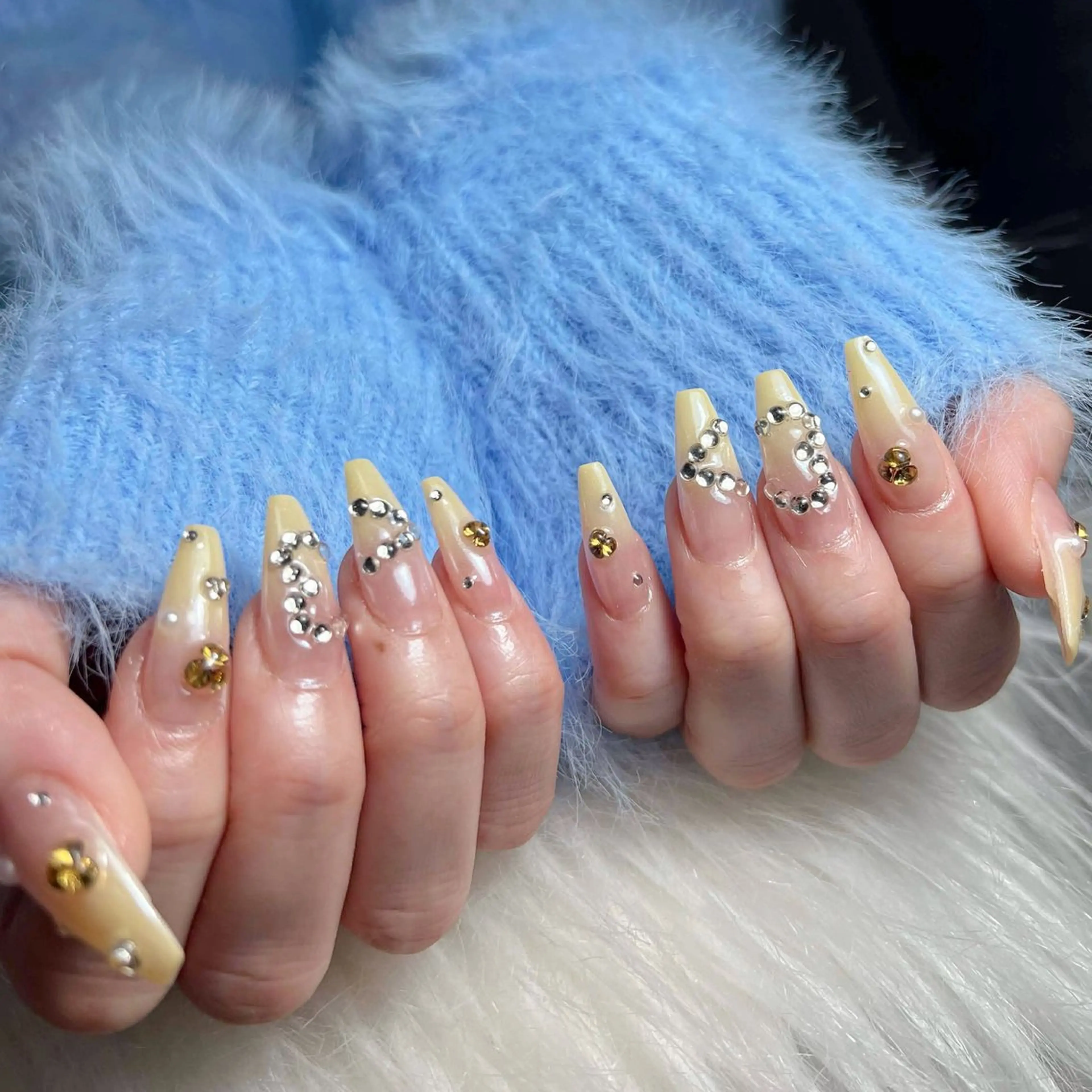 ネイル オーロラネイル クリアネイル 成人式 フラッシュネイル ジェルネイル ハンドネイル Amee Nail Salonのネイルデザイン