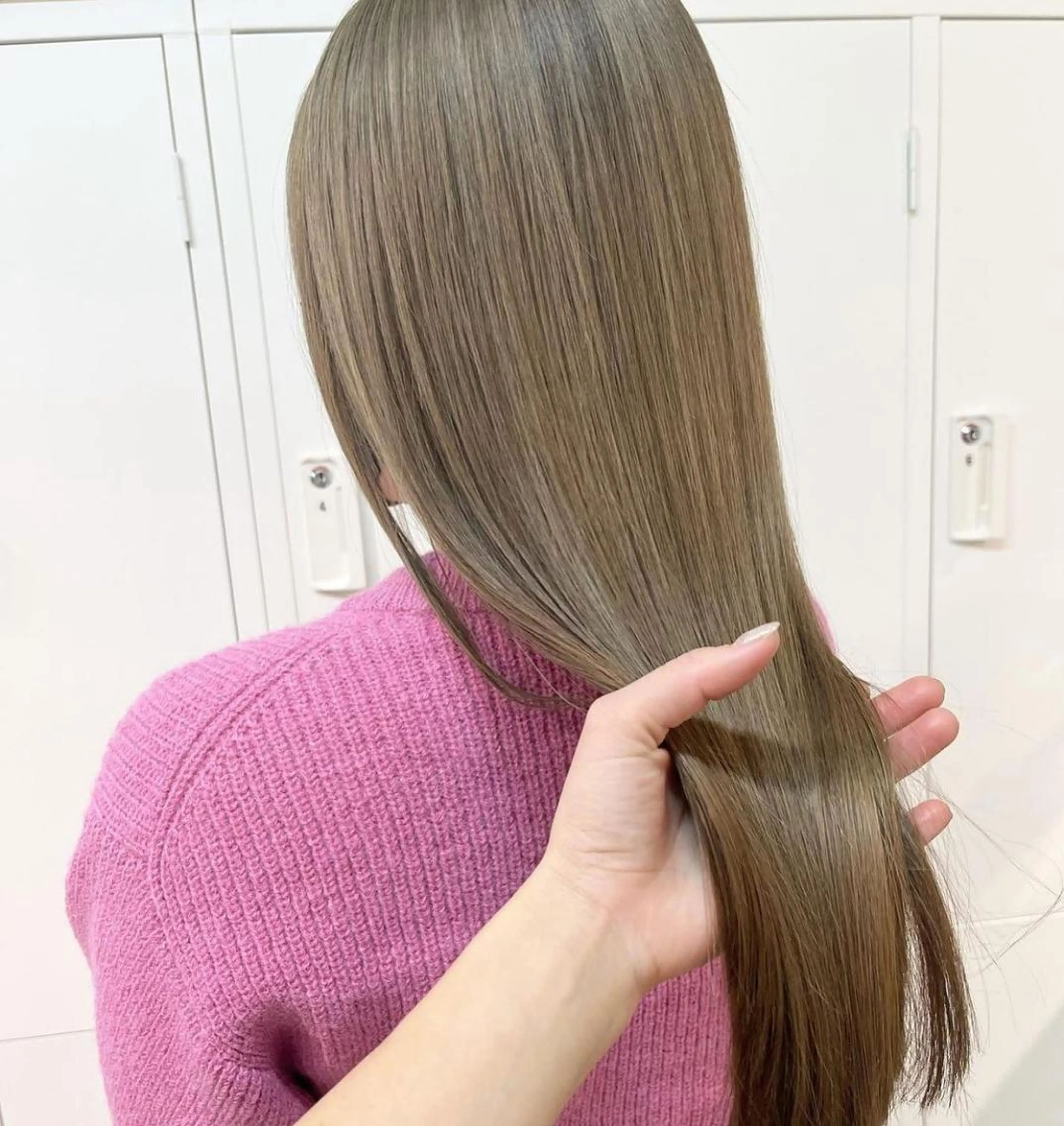 ミディアム カラー ヘアアレンジ ベージュカラー グレージュ ハイライトカラー ミルクティーベージュ くせ毛 韓国/髪質改善💘 櫻井かれんのヘアスタイル