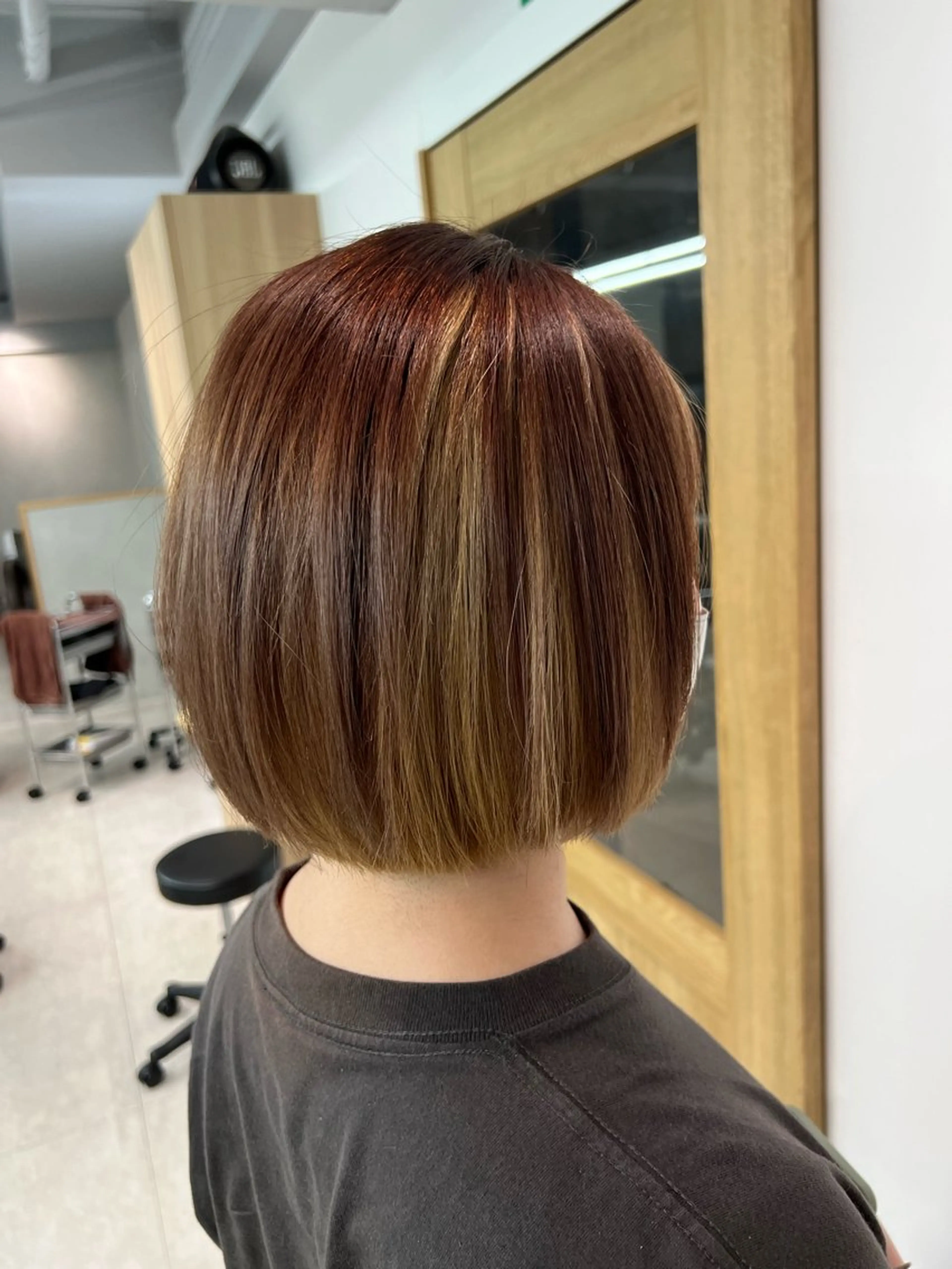 ミディアム 小森聖奈 韓国風レイヤーカットのヘアスタイル