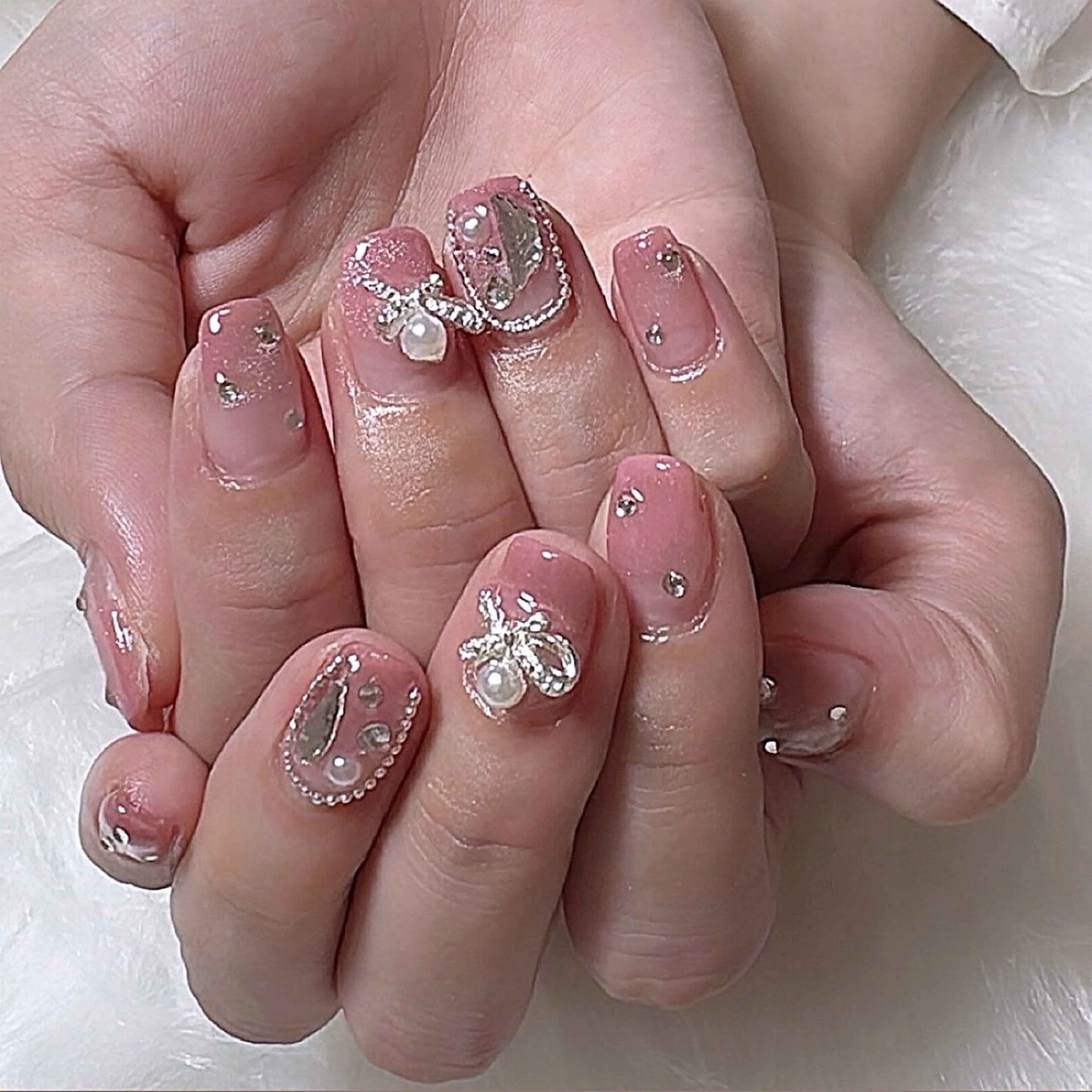 ネイル シュシュ 🎀 girly nailのネイルデザイン