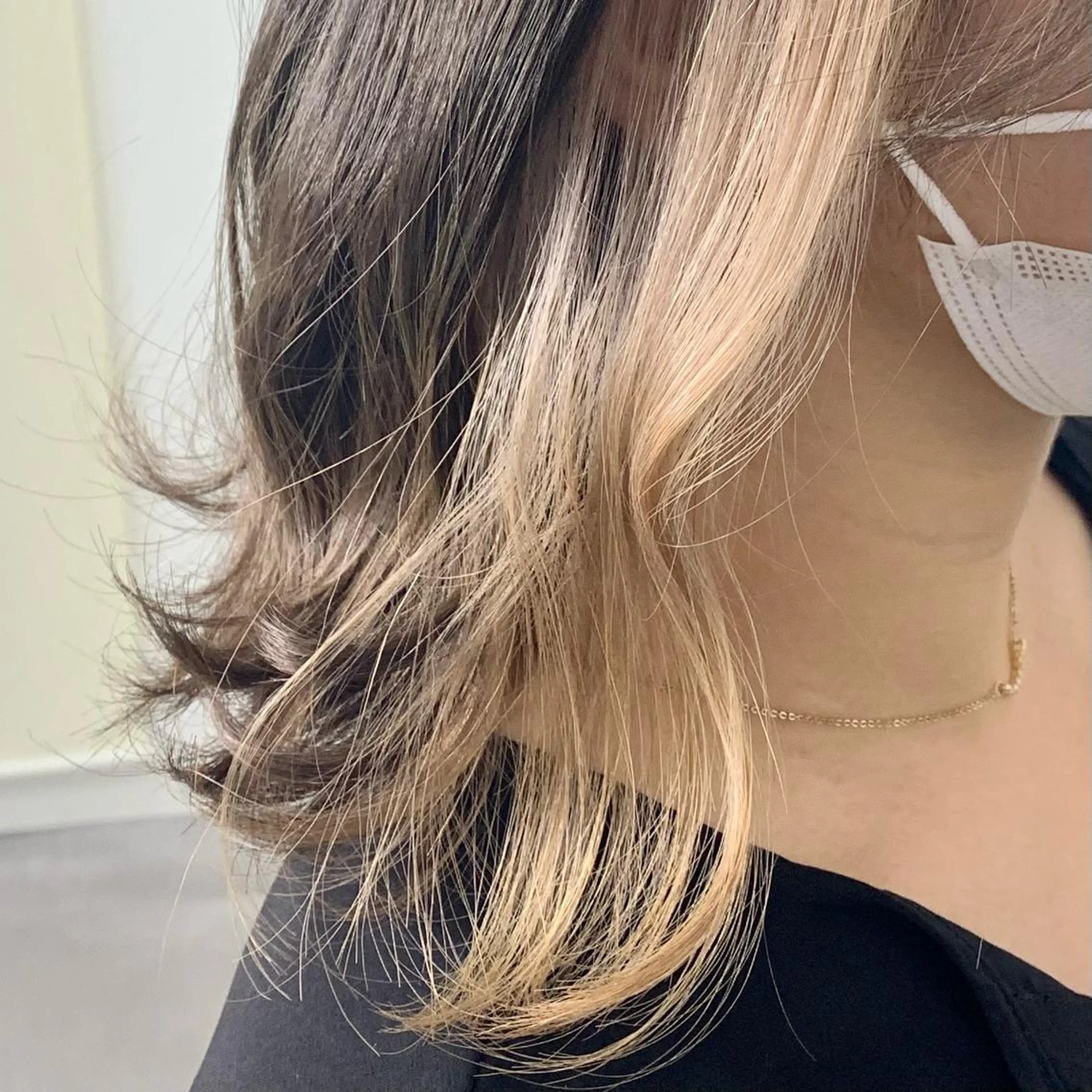 ショート カラー ベージュカラー インナーカラー ホワイトベージュ ViVi by freedomのヘアスタイル