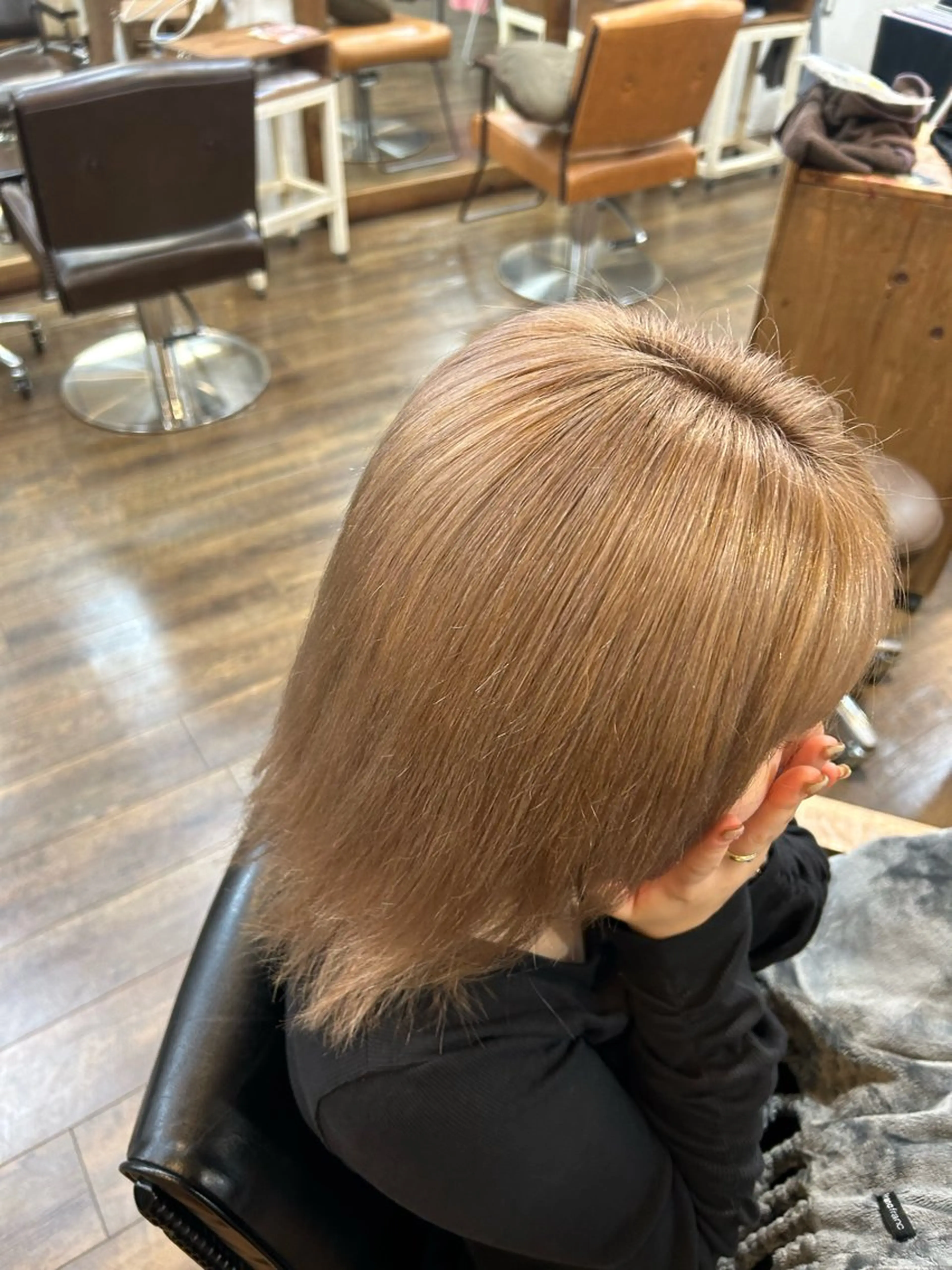 ミディアム カラー ベージュカラー ブリーチ ヘアカラー 徳 永のヘアスタイル