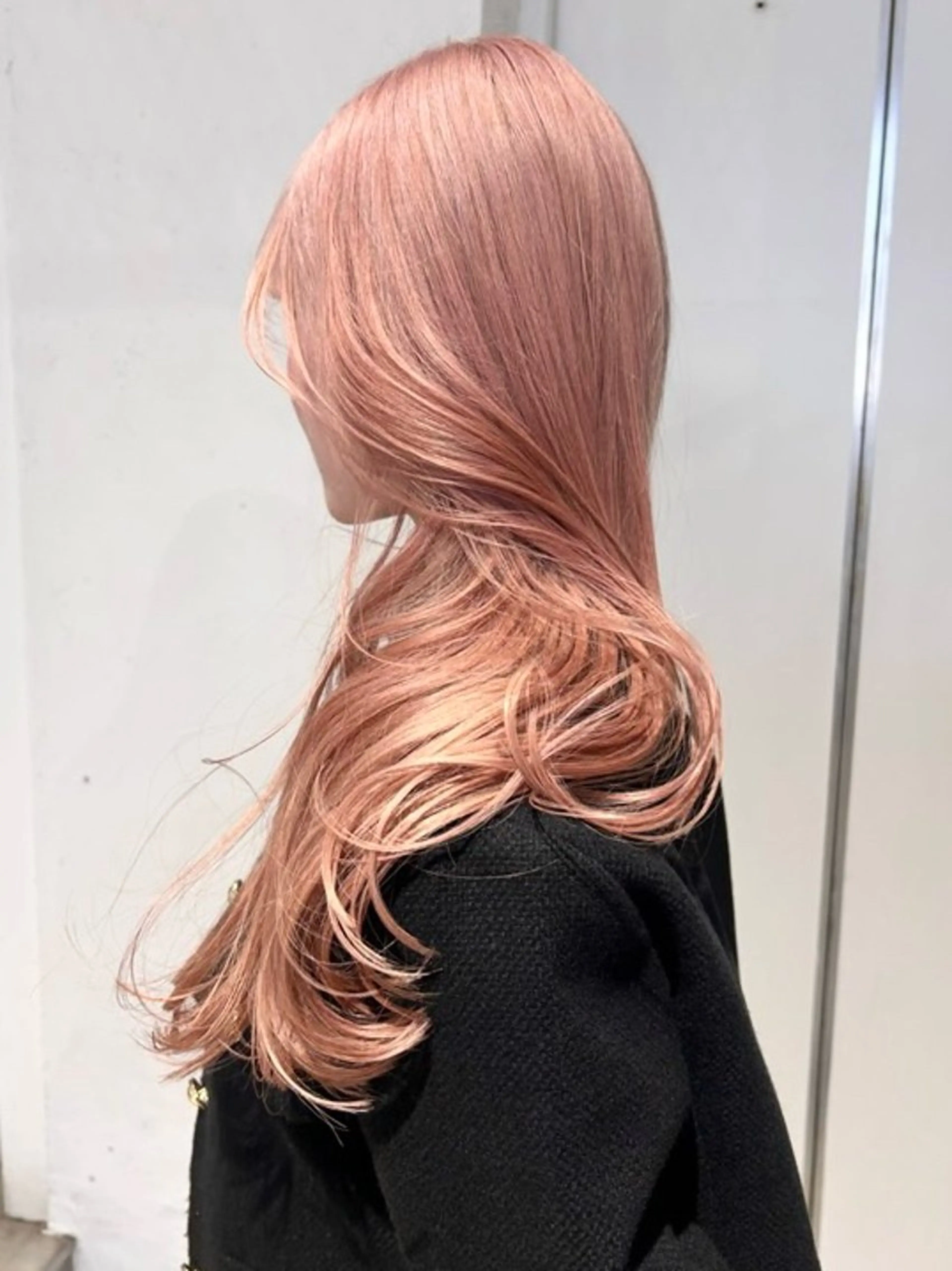 ミディアム カラー ヘアカラー 🌟暖色系ハイトーン 🌟AIのヘアスタイル