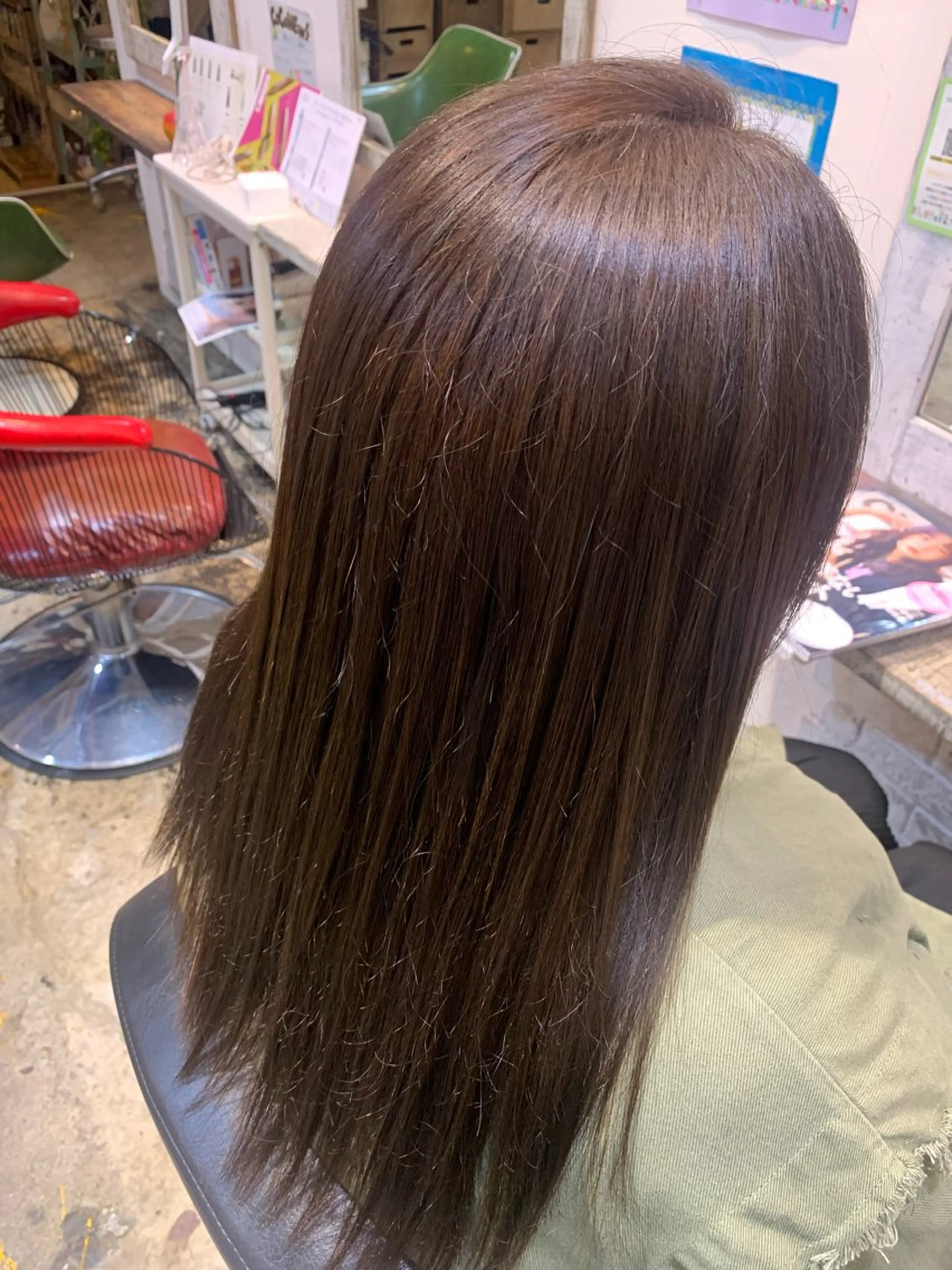 カラー 越口 芽衣のヘアスタイル