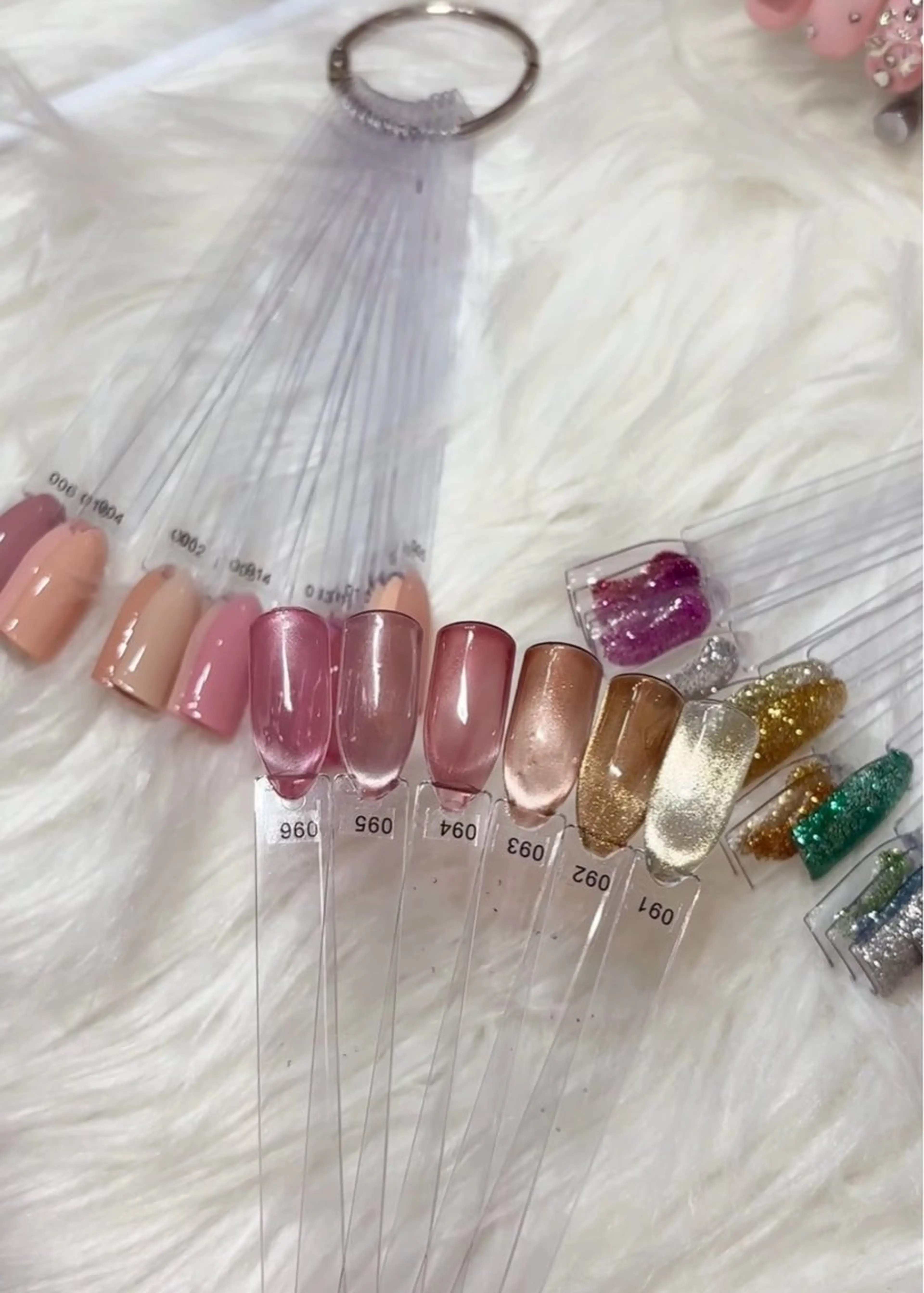 ネイル オーロラネイル マグネットネイル ワンカラーネイル ストーンネイル ハンドネイル 𝓇𝒶𝓃𝒶𝓃 𝓃𝒶𝒾𝓁のネイルデザイン