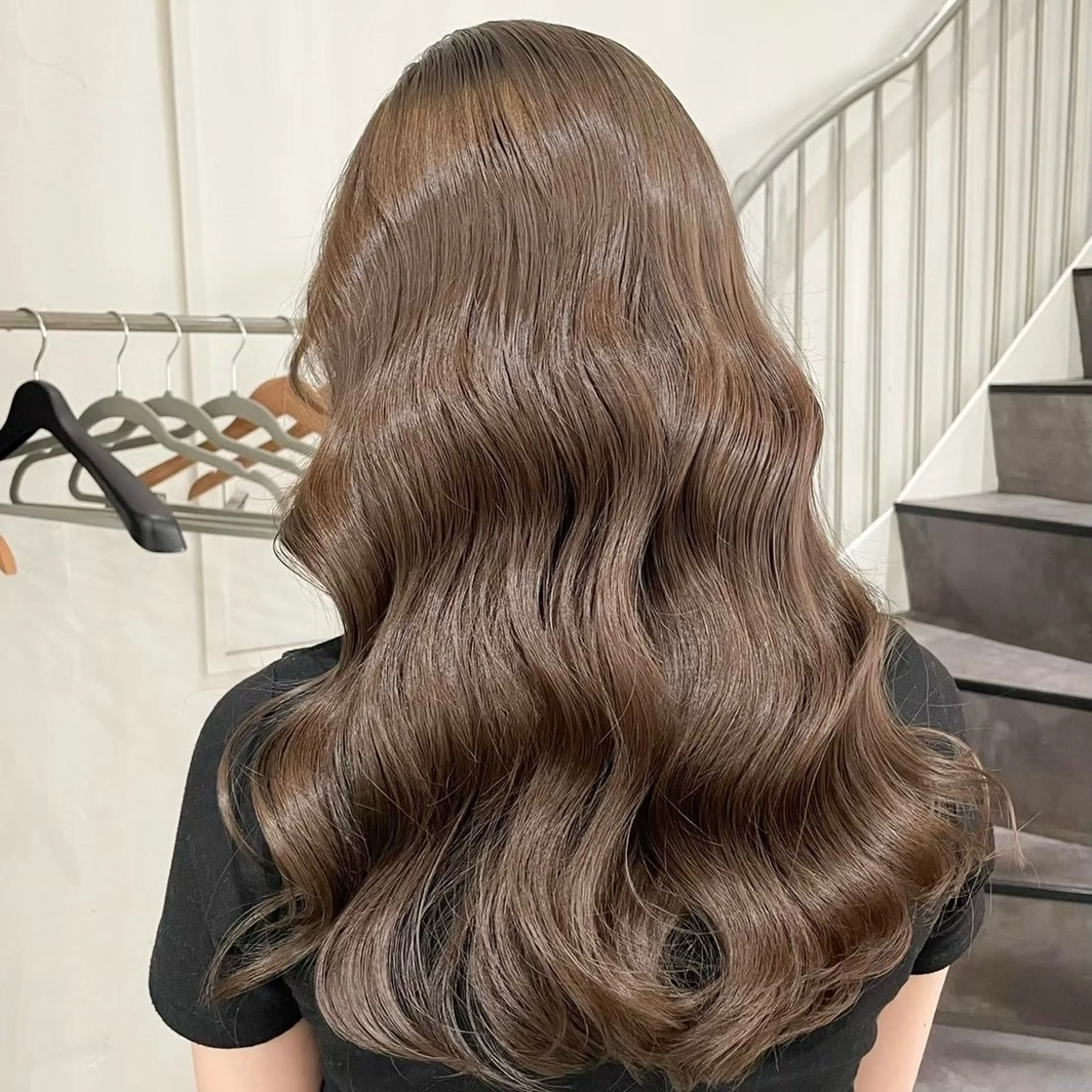 ロング カラー アッシュ ベージュカラー グレージュ ミルクティーベージュ オリーブグレージュ カット ヘアカラー トリートメント Attrait .のヘアスタイル