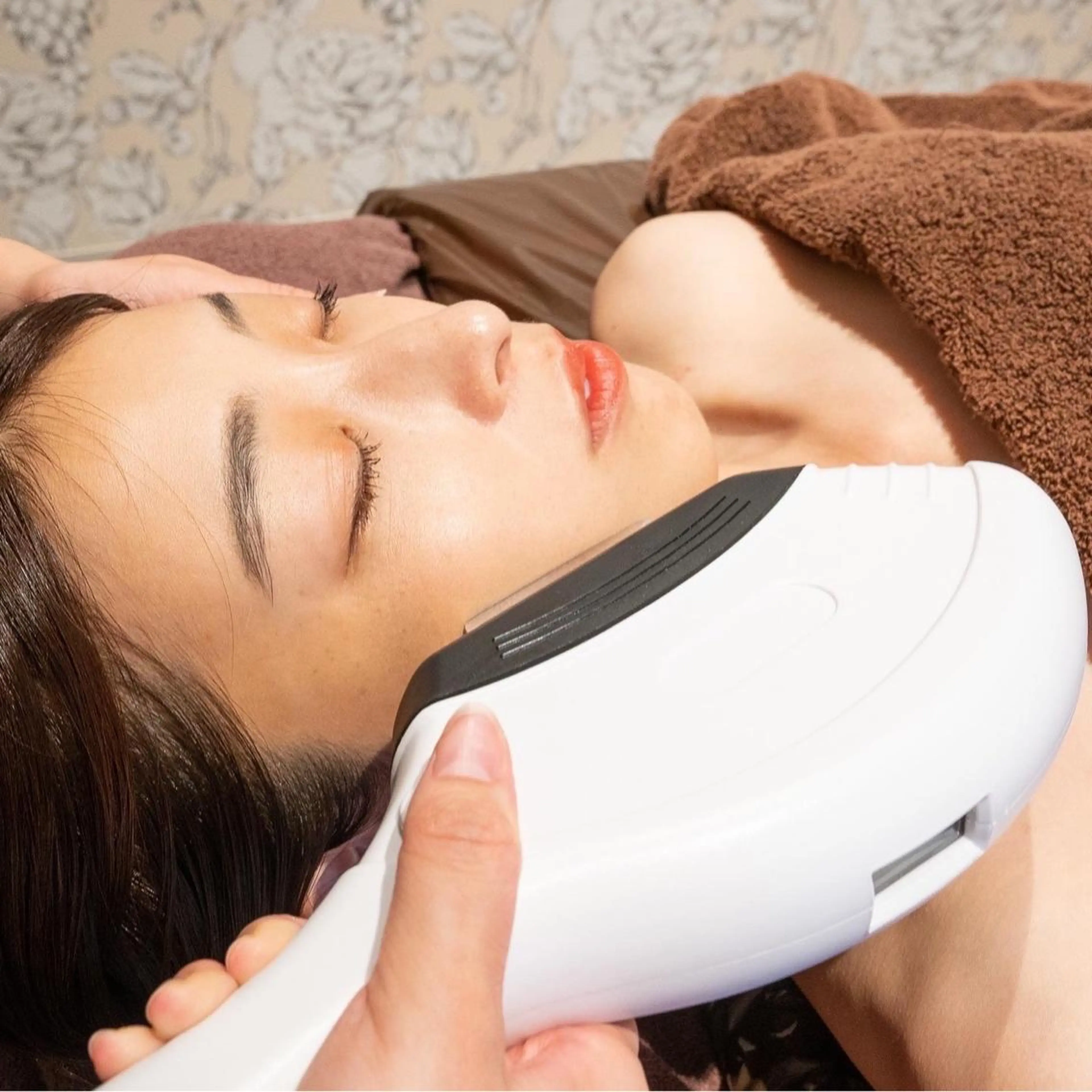 ミディアム カラー パーマ ヘアアレンジ メンズ キッズ ネイル マツエク・マツパ アイブロウ 眉毛ワックス脱毛 【ハーブ×毛穴洗浄】 THE MORE千葉のエステ・リラクイメージ