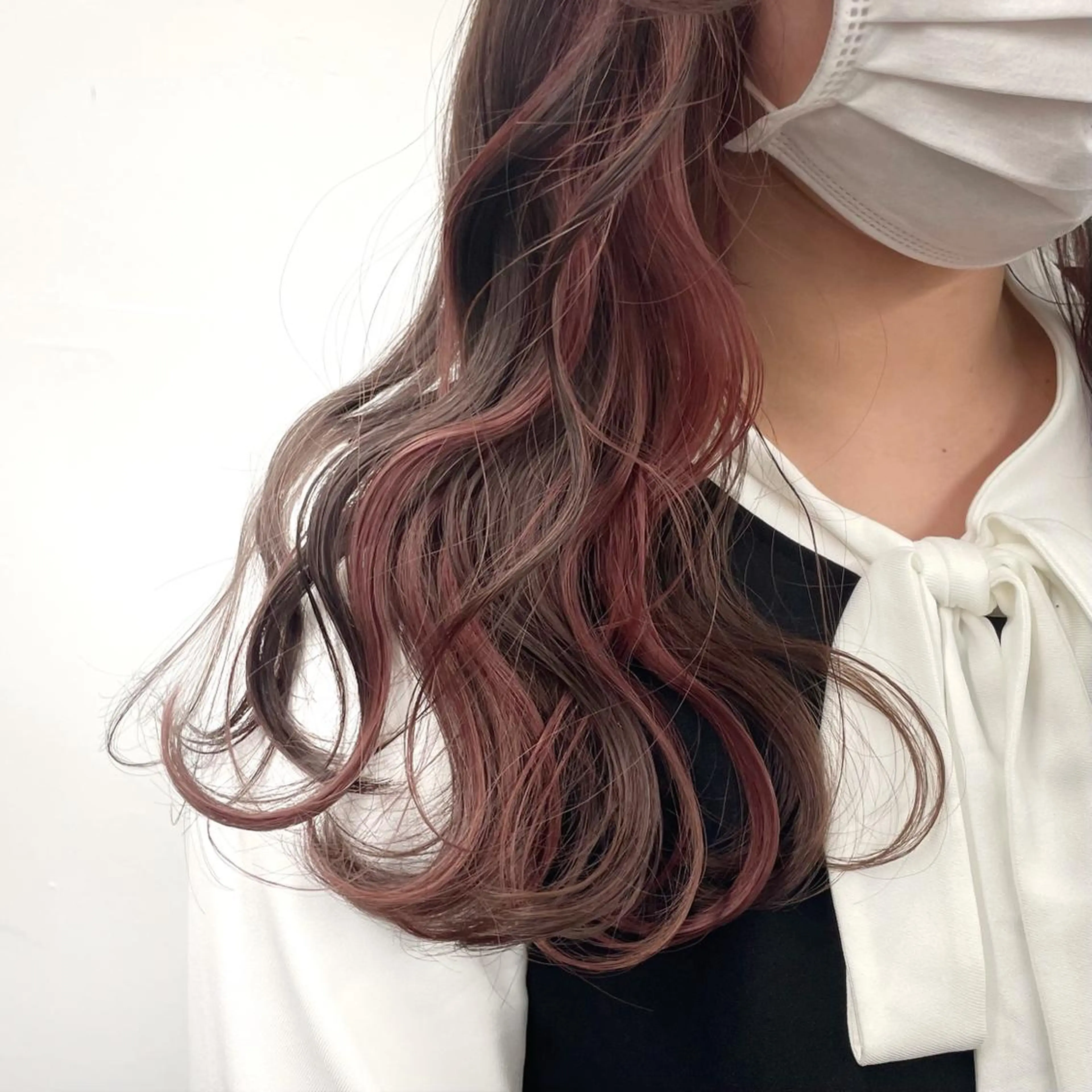 ロング カラー ブラウンカラー インナーカラー ピンクカラー noii / 伊藤 愛莉のヘアスタイル