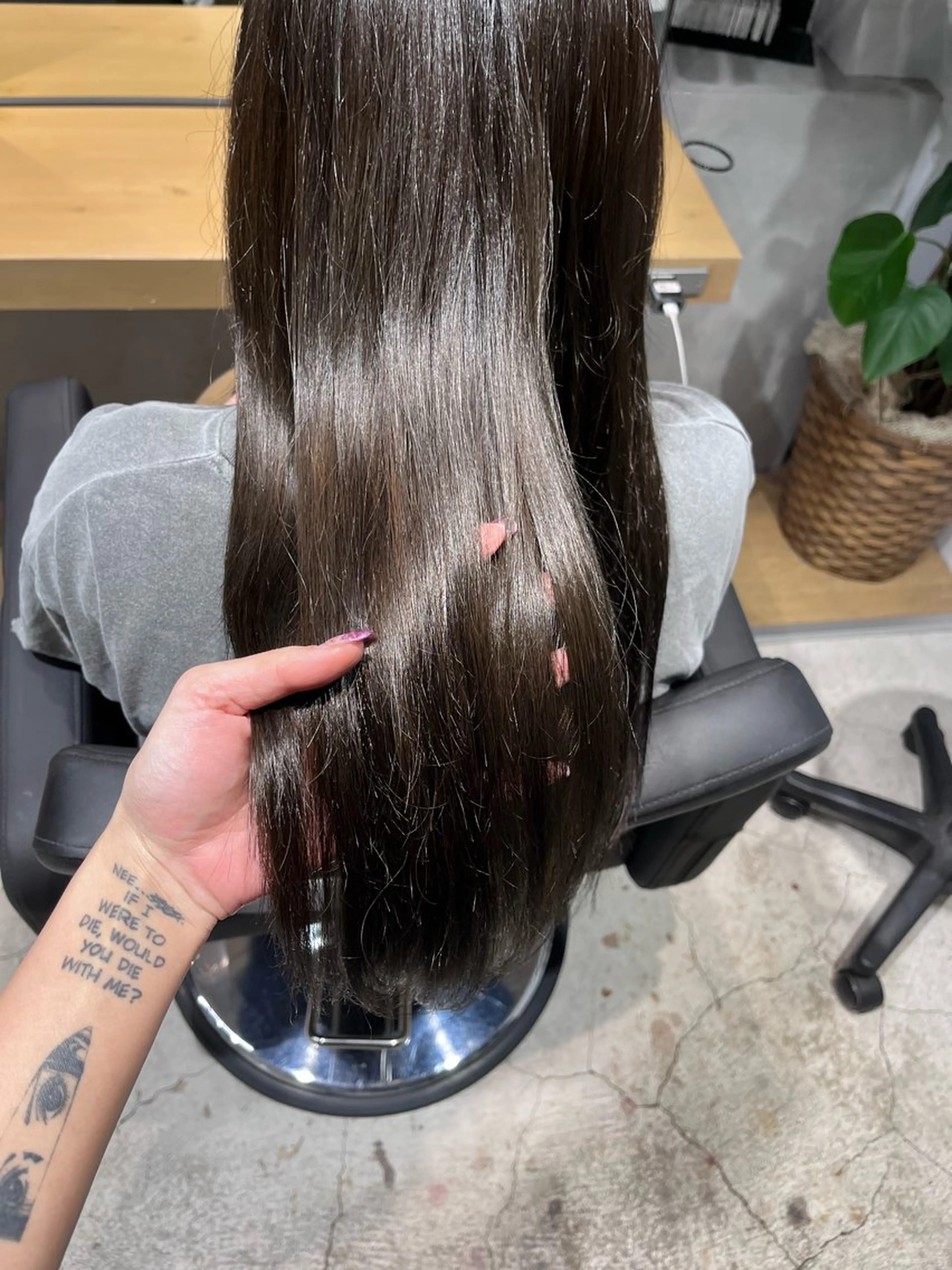 ロング カラー グレージュ オリーブグレージュ オリーブグレー 🌟モデル募集中🌟 藤沢🦋HARU🦋のヘアスタイル