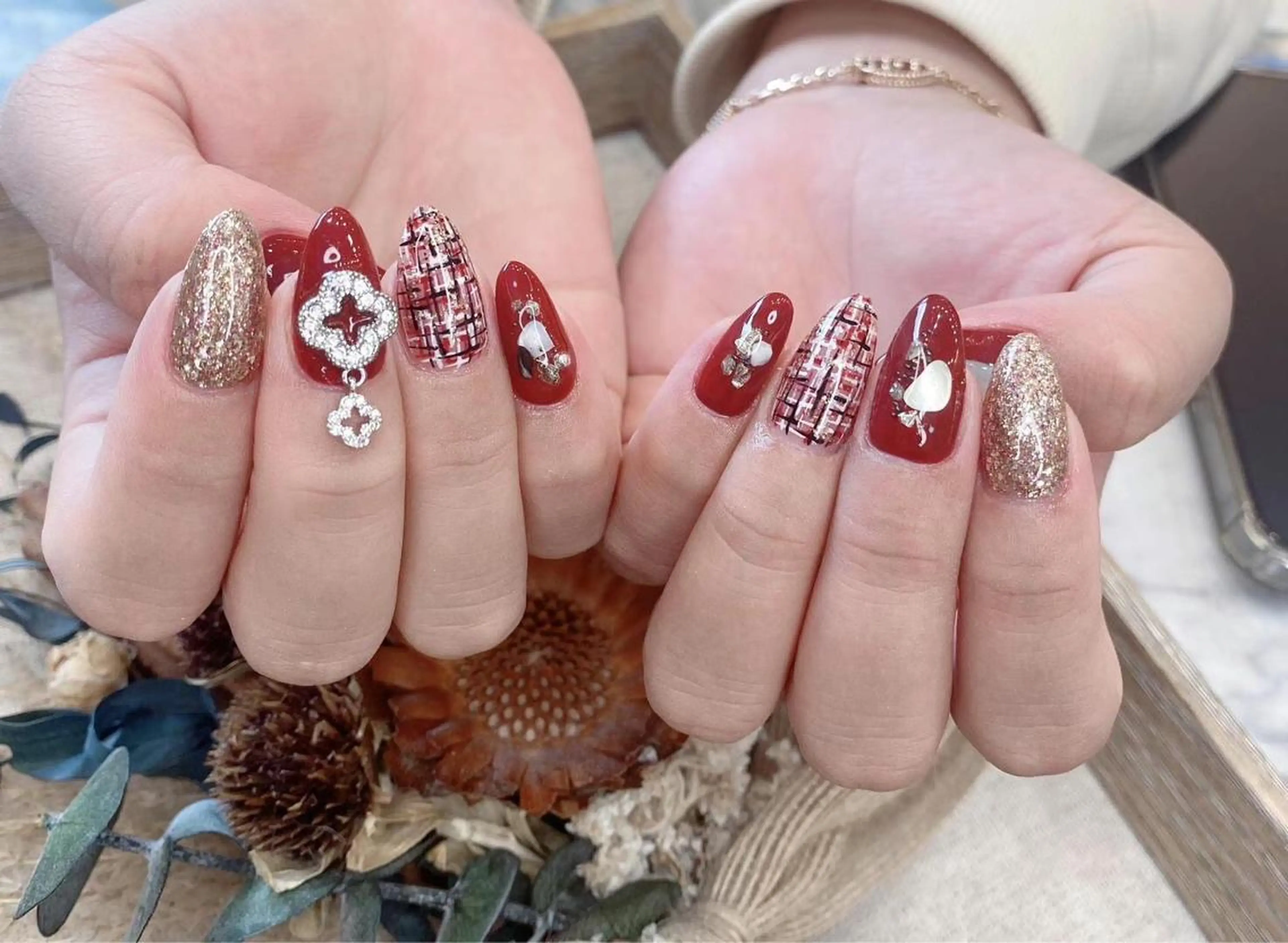 ネイル 赤色 ツイードネイル Babarla　Nail　Salon所属・babarla Nailのネイルデザイン