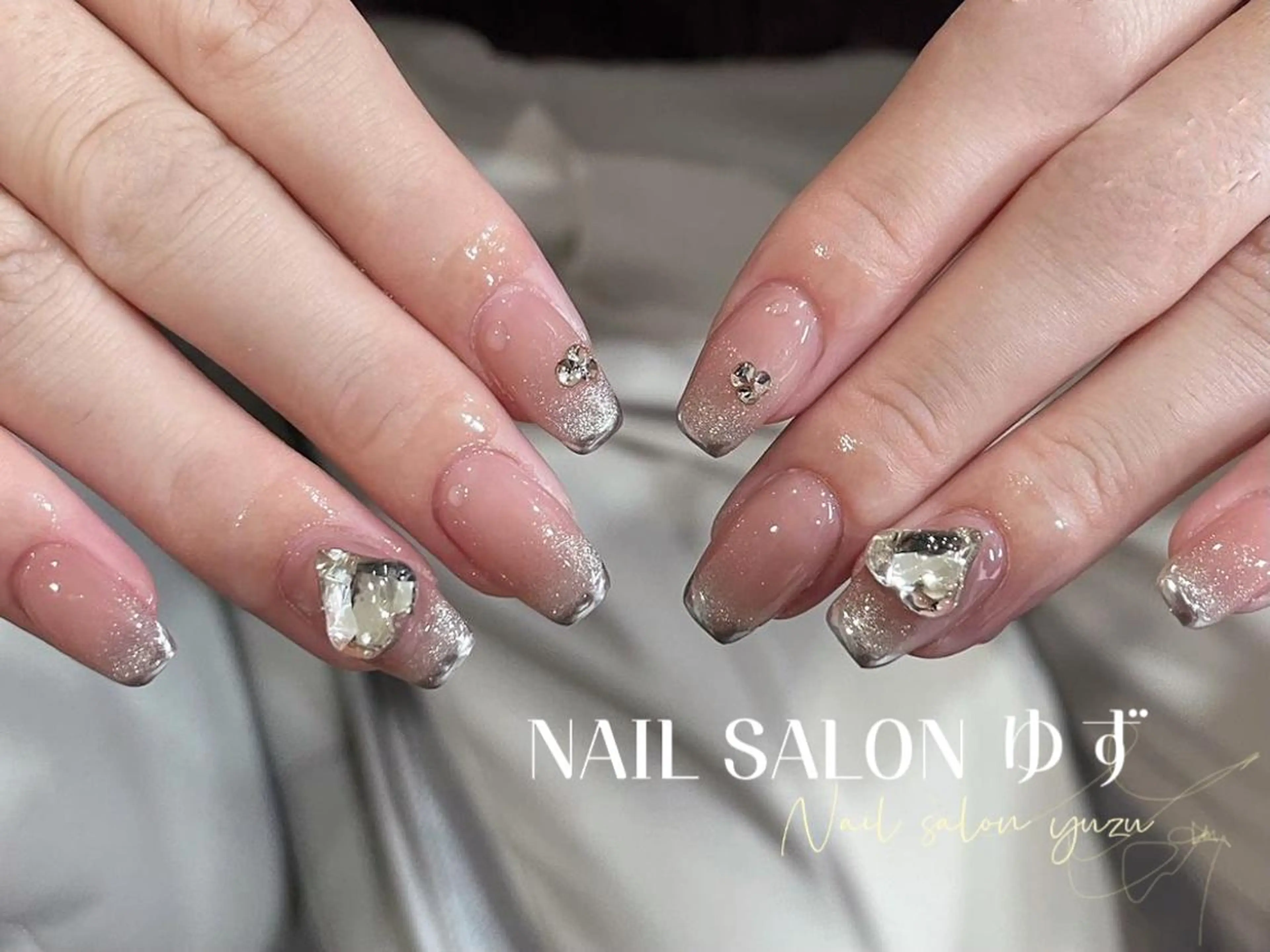 ネイル チークネイル ジェルネイル キラキラネイル パラジェル ワンホンネイル ハンドネイル MAKI💚💚💚 秋葉原.のネイルデザイン