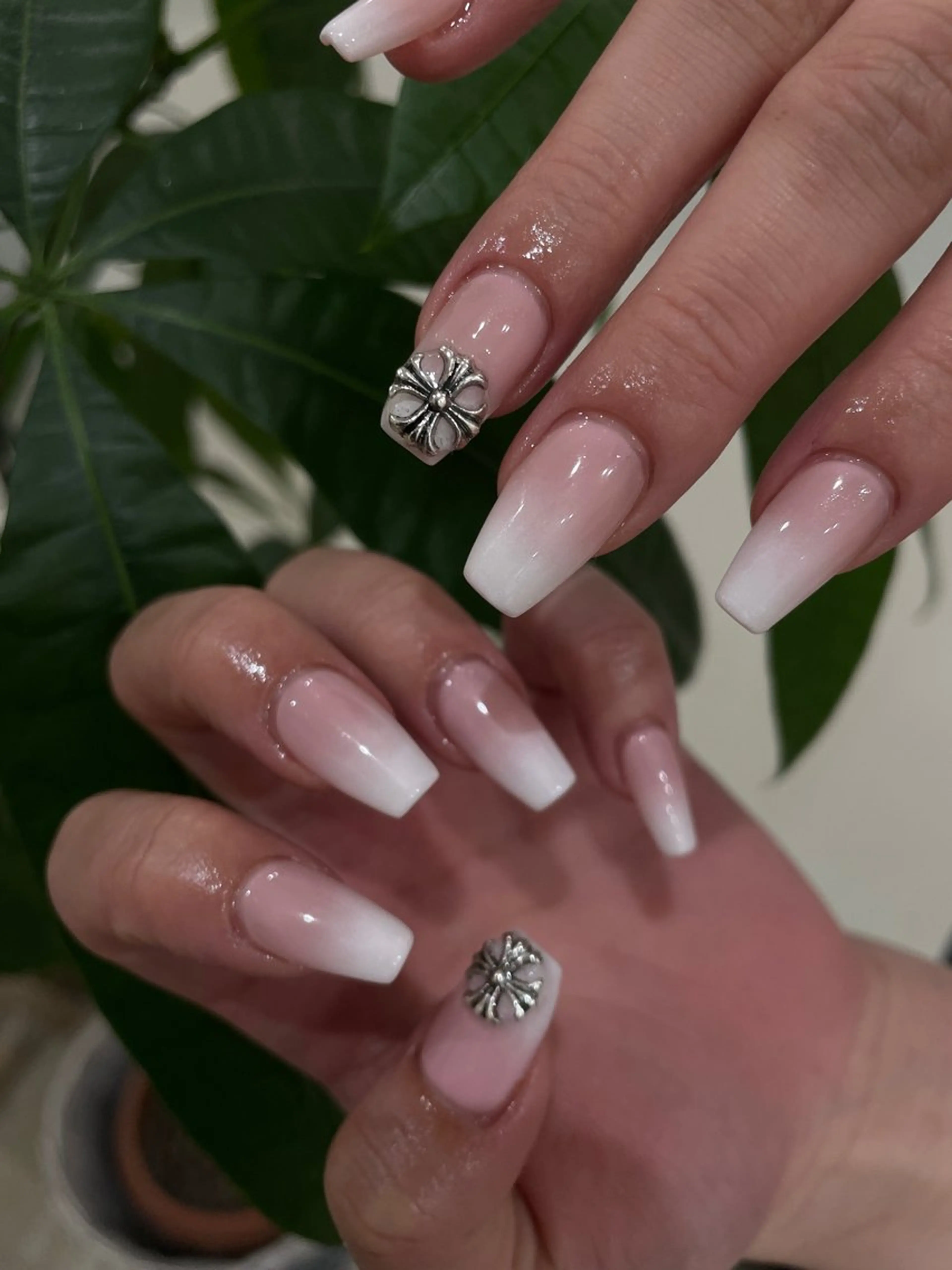 ネイル GO TODAY シェアサロン 渋谷Amiu店所属・渋谷ネイル🎀 y2k/海外ネイルのネイルデザイン