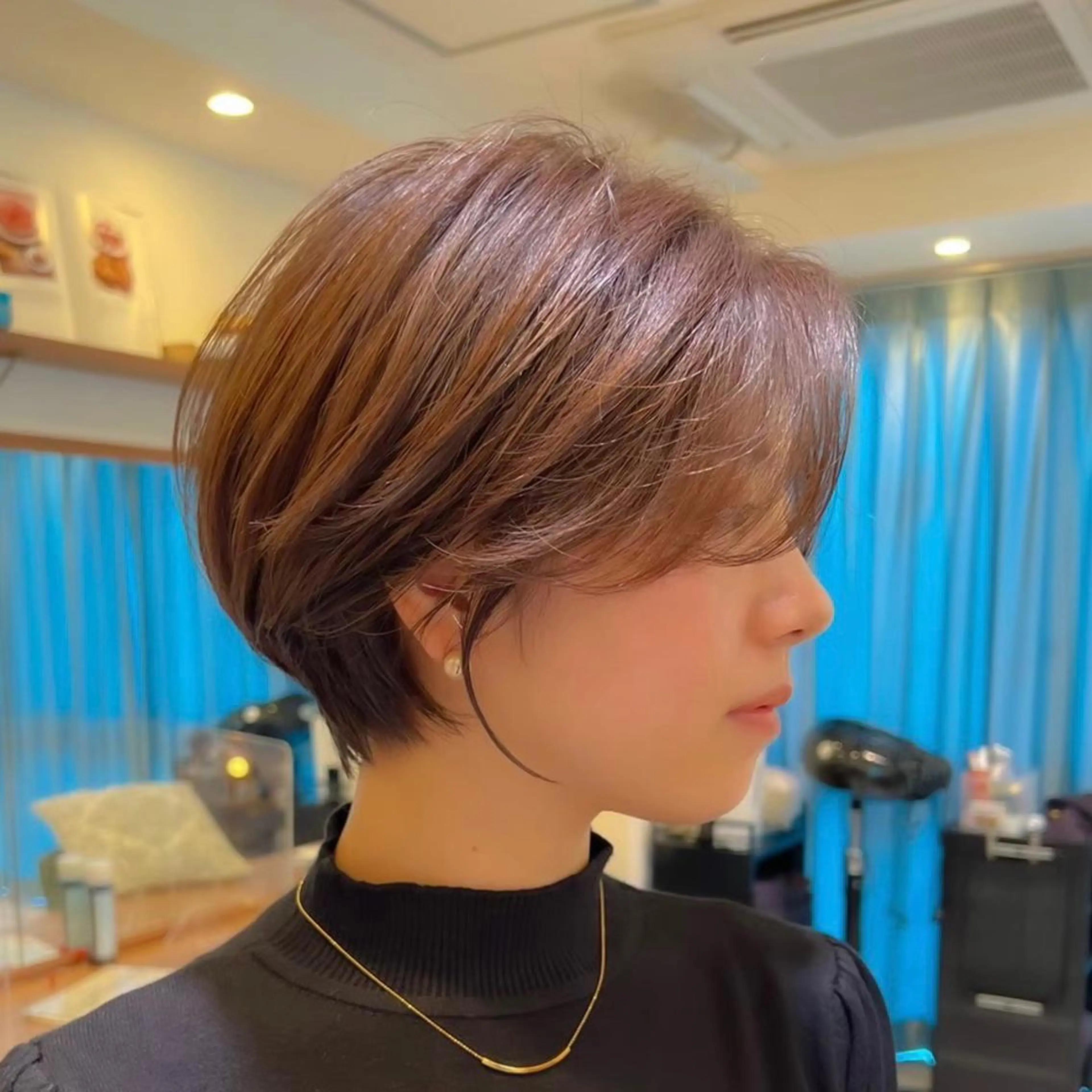 ショート 前下がりボブ ワンレンボブ アッシュ ボブ くせ毛 taiga ショート /レイヤー/矯正🌈のヘアスタイル