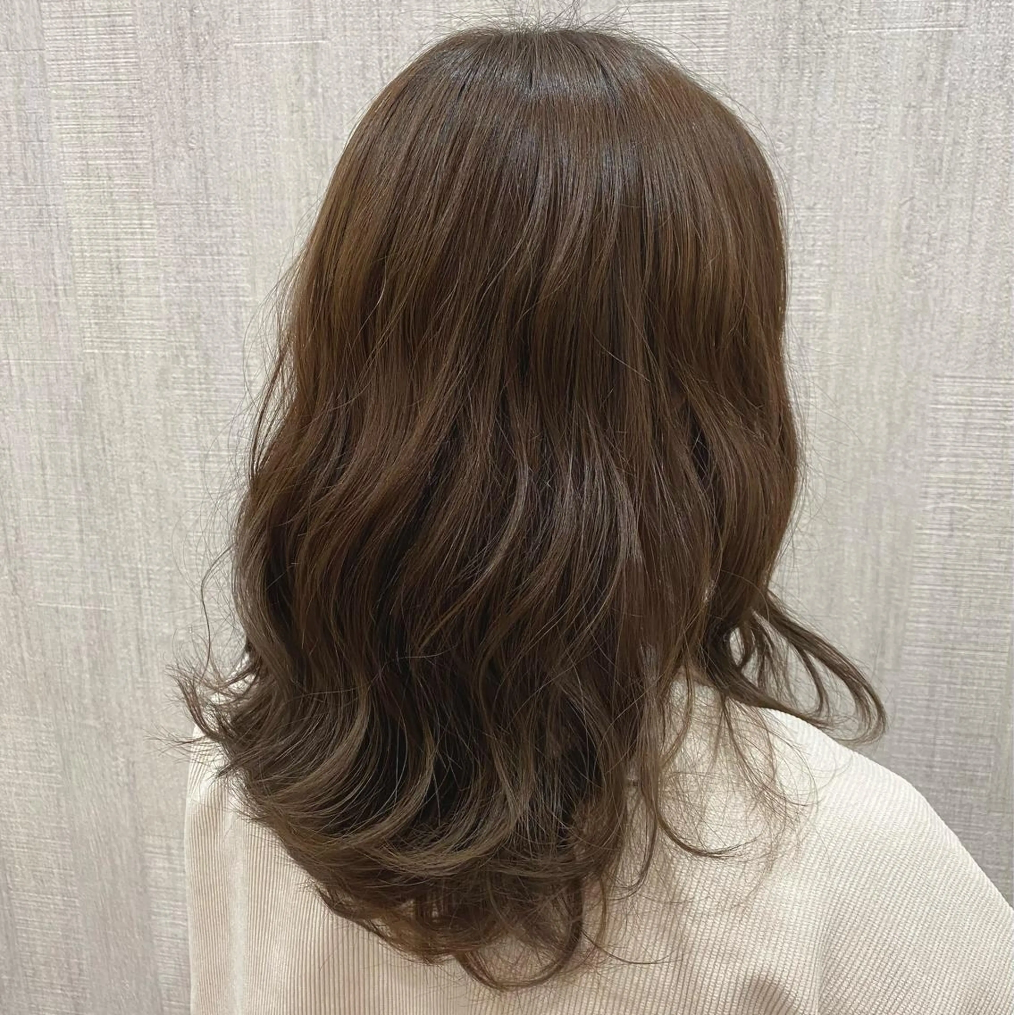 セミロング カラー カット ヘアカラー トリートメント 🫧透け感⋆艶髪💎 山口アヤカのヘアスタイル
