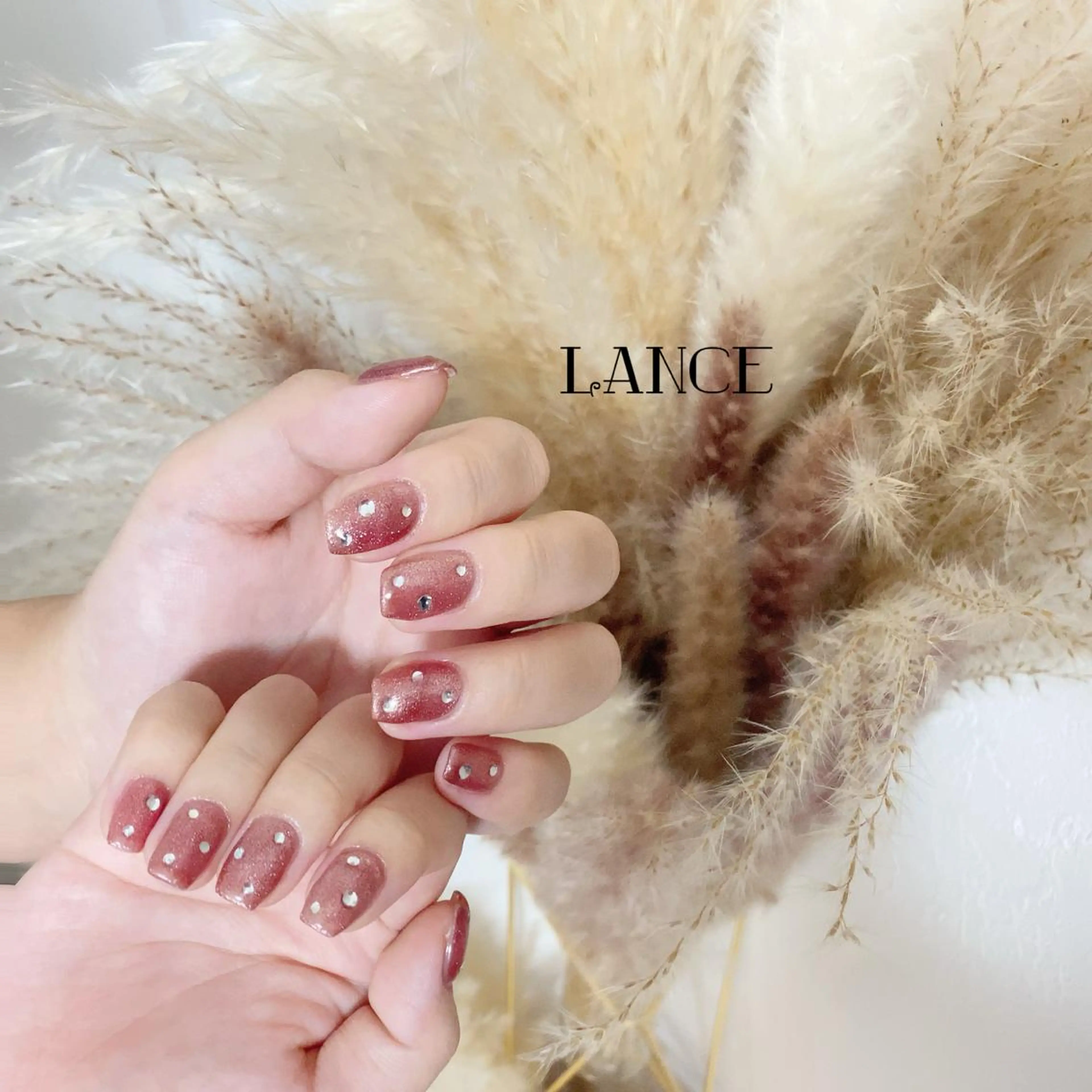 ミディアム ネイル オーロラネイル マグネットネイル ワンホンネイル 冬ネイル ハンドネイル Lance nailのネイルデザイン