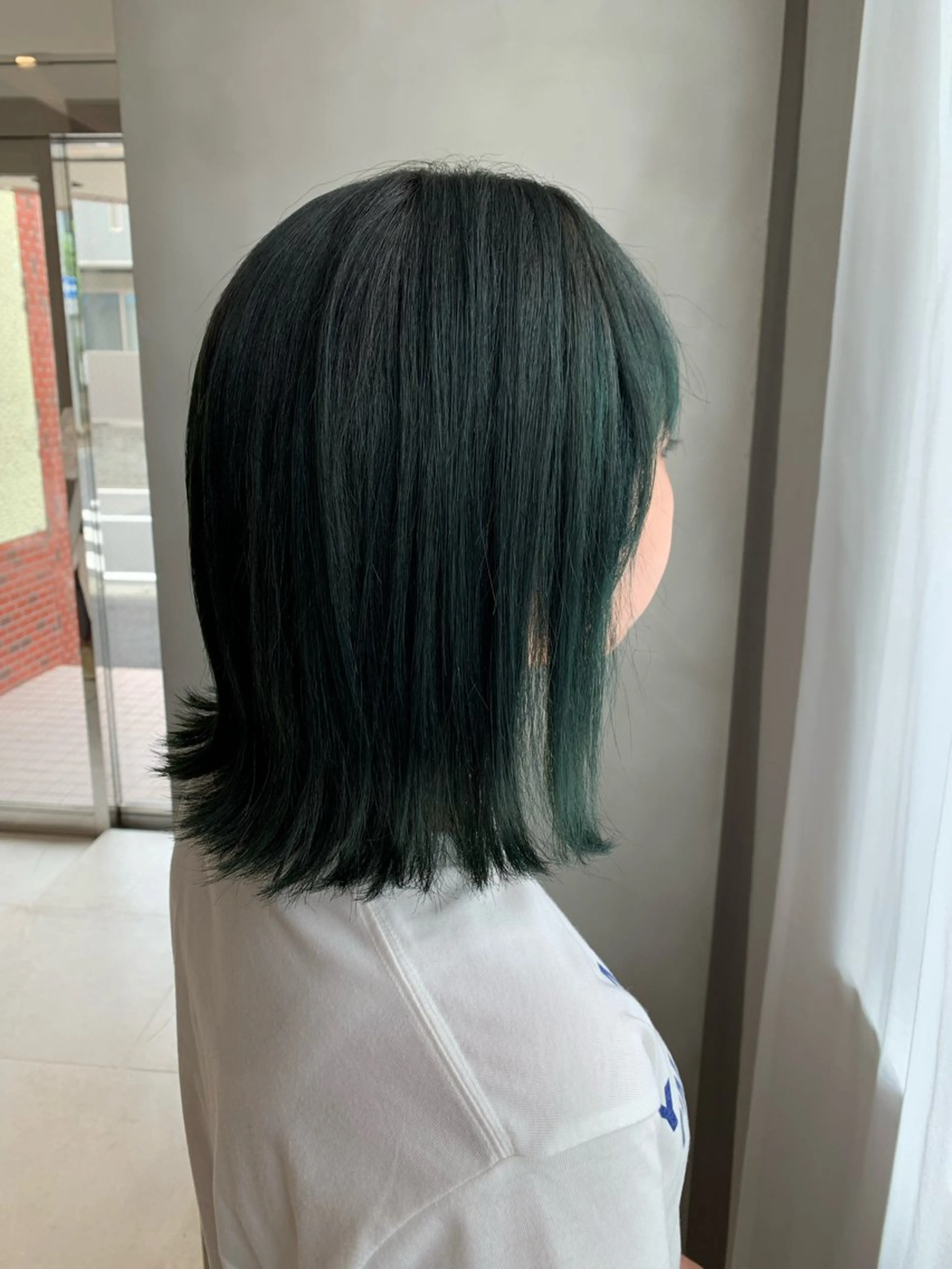 ミディアム カラー 幡野 葵のヘアスタイル