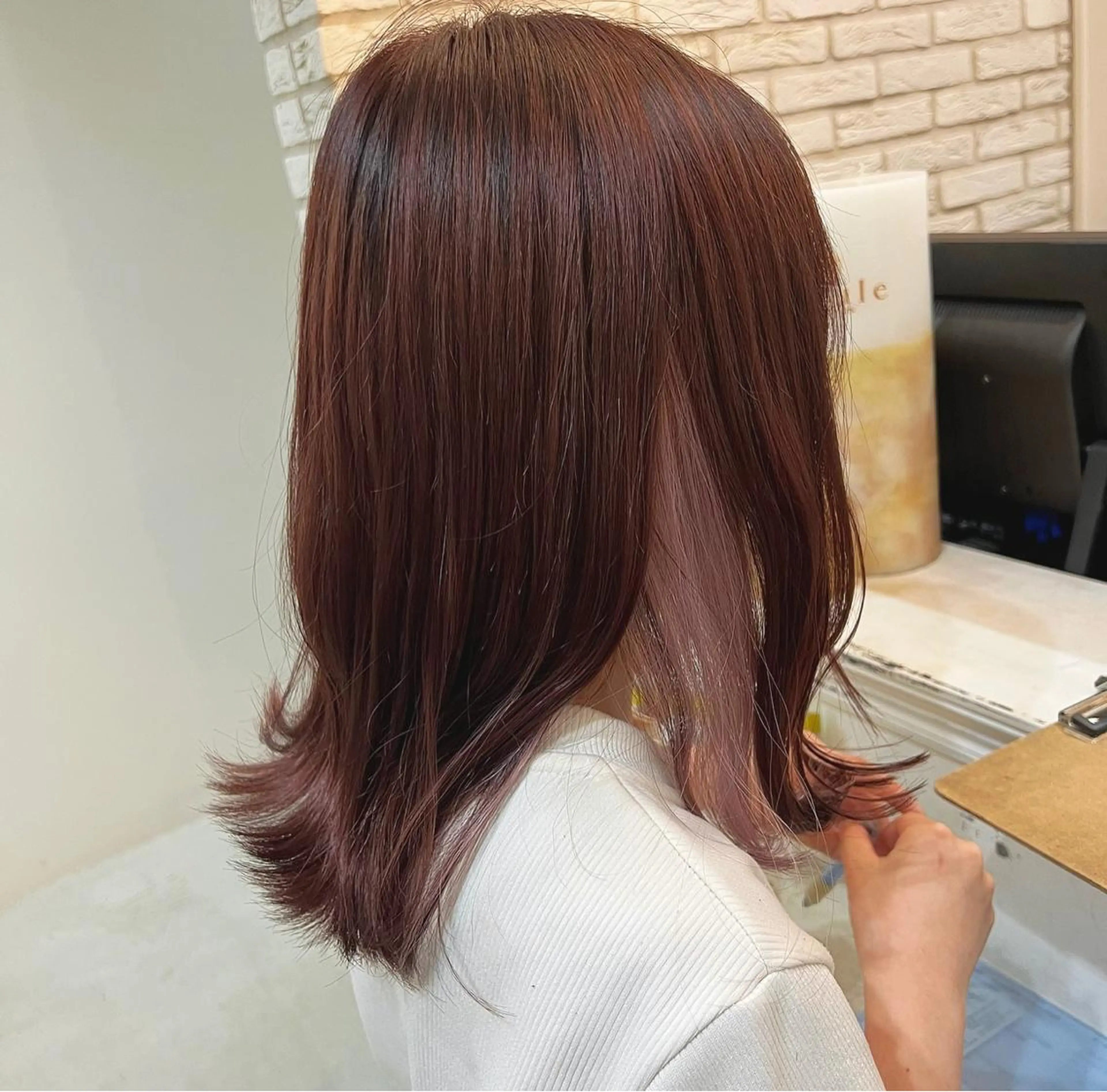 ミディアム ピンクブラウン カット ヘアカラー 切りっぱなしボブ 👩🏼ミニボブのヘアスタイル