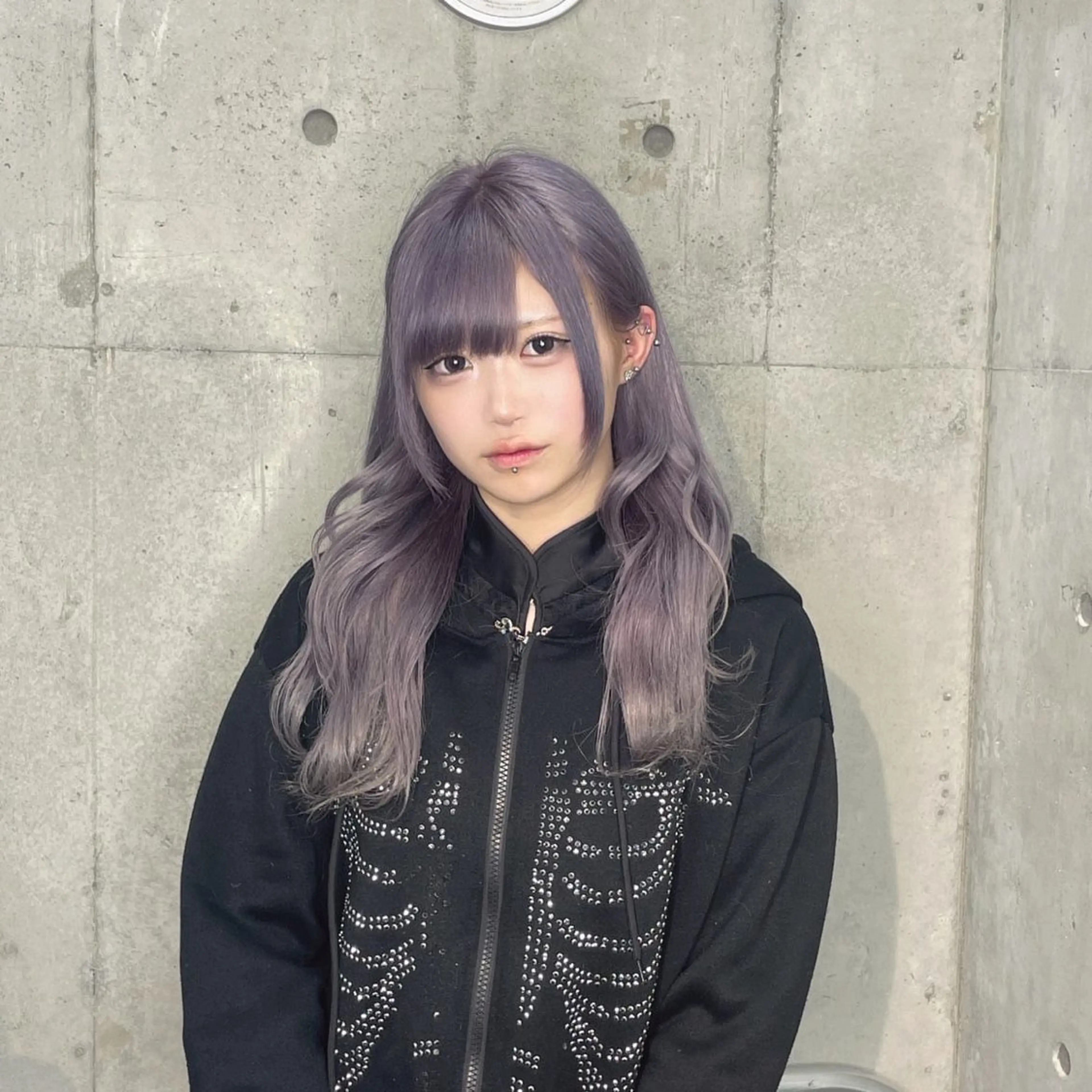 セミロング カラー ラベンダーカラー シルバー ホワイト&レイヤーカ ットエクステ長畠俊輔のヘアスタイル