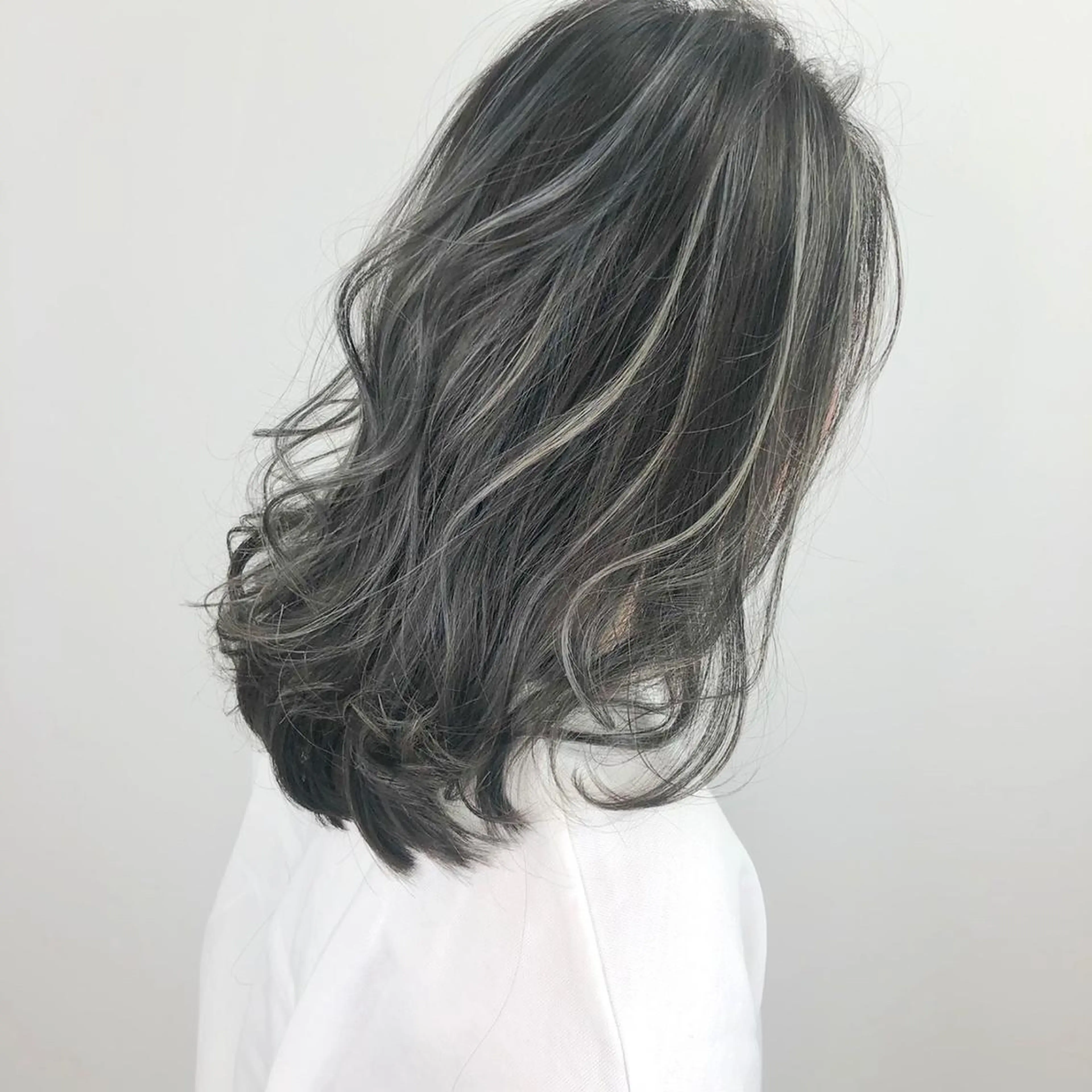 セミロング カラー ブリーチ ケアブリーチ 透明感カラー イルミナカラー トリートメント ⭐️Shelter by TOKYO⭐️のヘアスタイル