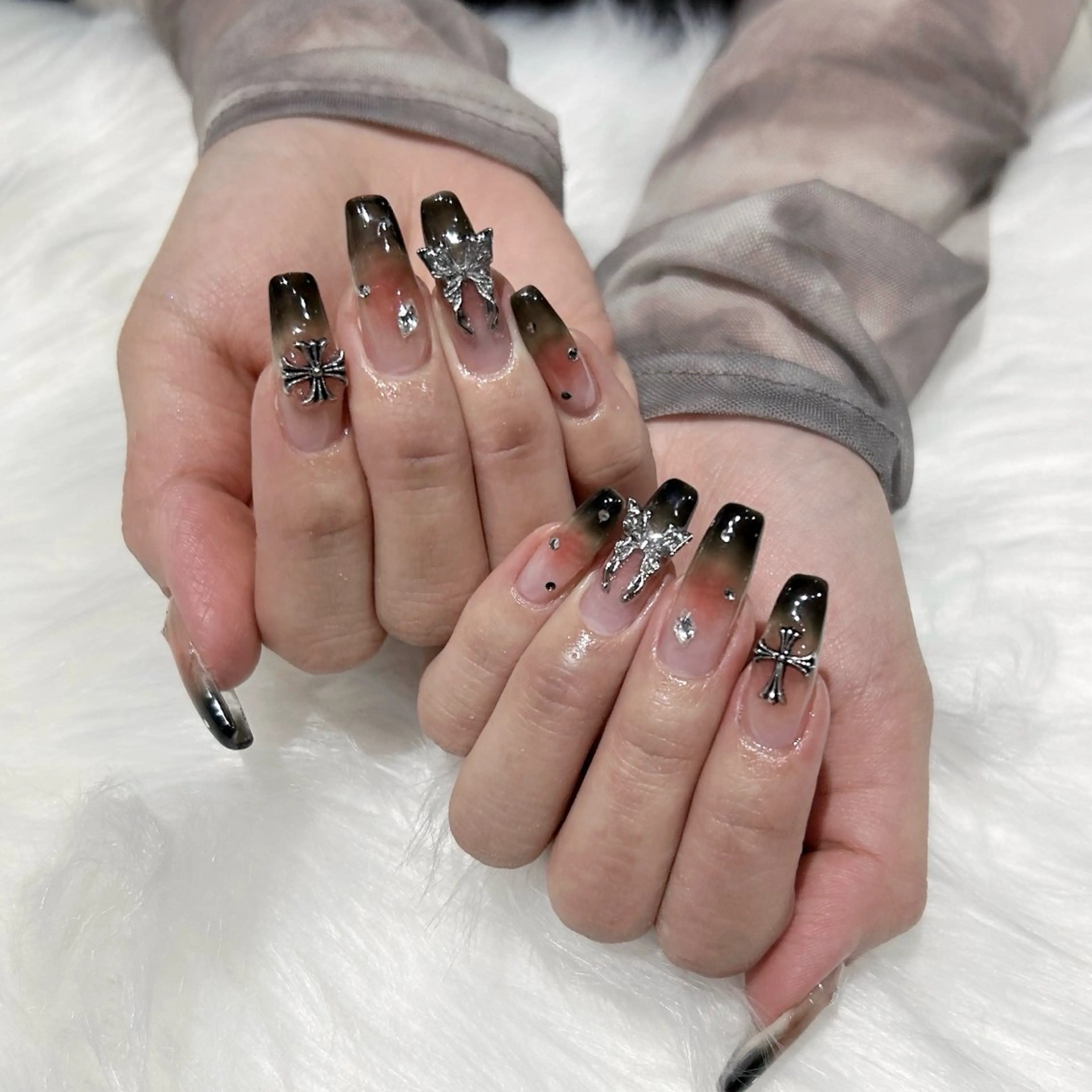 ネイル チークネイル グラデーション リボン ハンドネイル ぷりゅねる 心斎橋のネイルデザイン