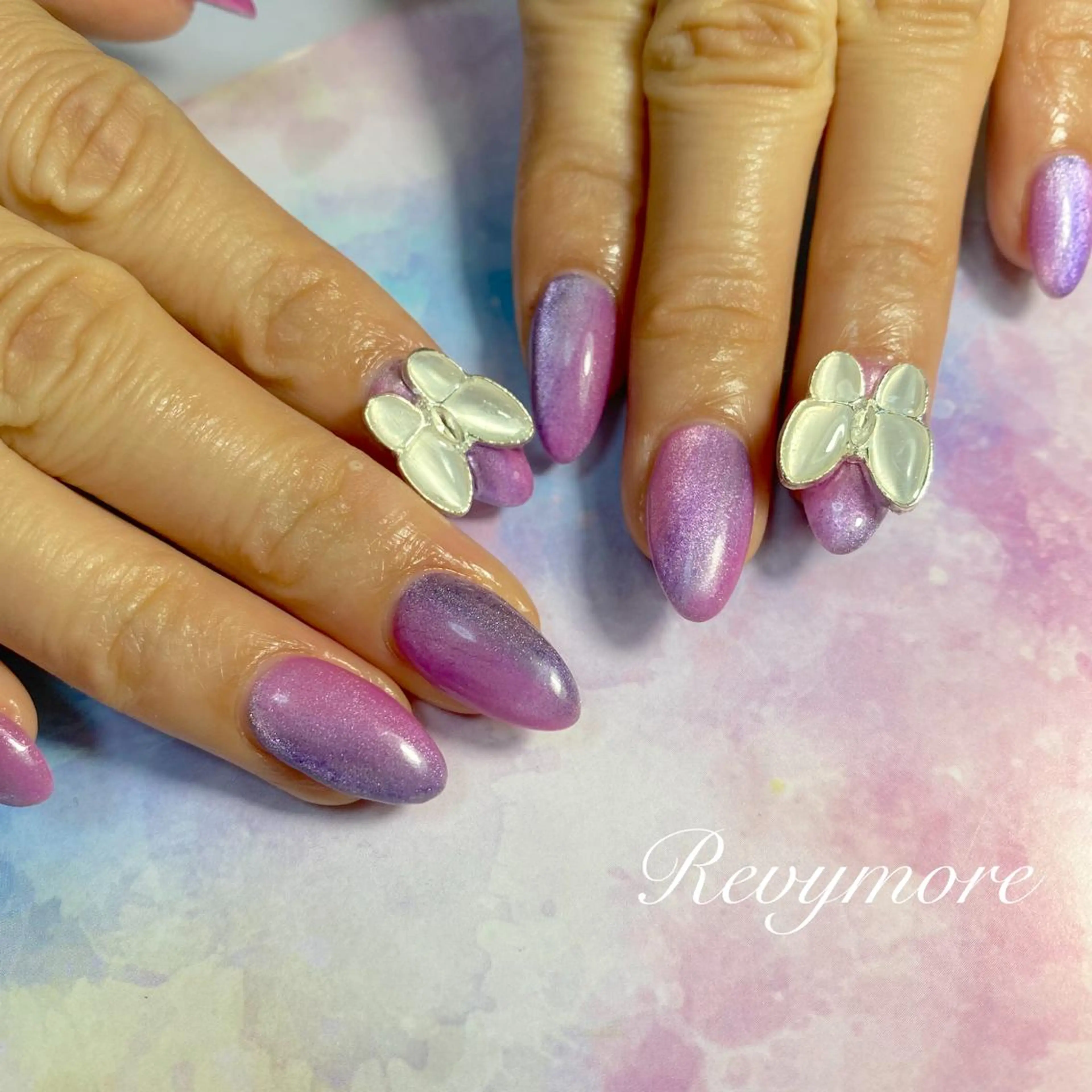 ミディアム ネイル 韓国風ヘア ジェルネイル キラキラネイル 韓国ネイル マグネットネイル nail salon Revymore所属・nail salon Revymoreのネイルデザイン