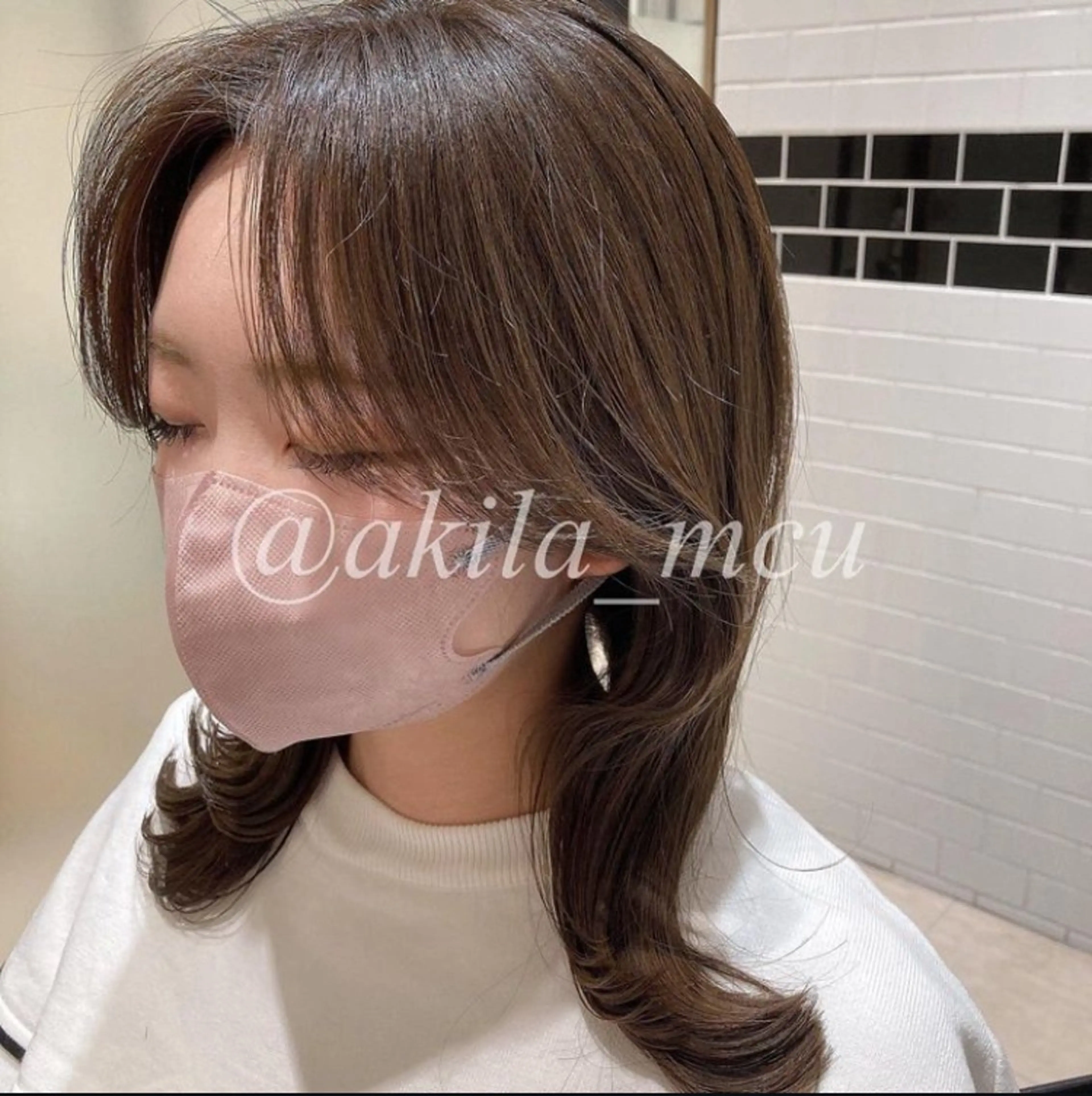 セミロング カラー ヘアアレンジ ブリーチ 透明感カラー イヤリングカラー グラデーションカラー ハイライトカラー エグチ アキラのヘアスタイル