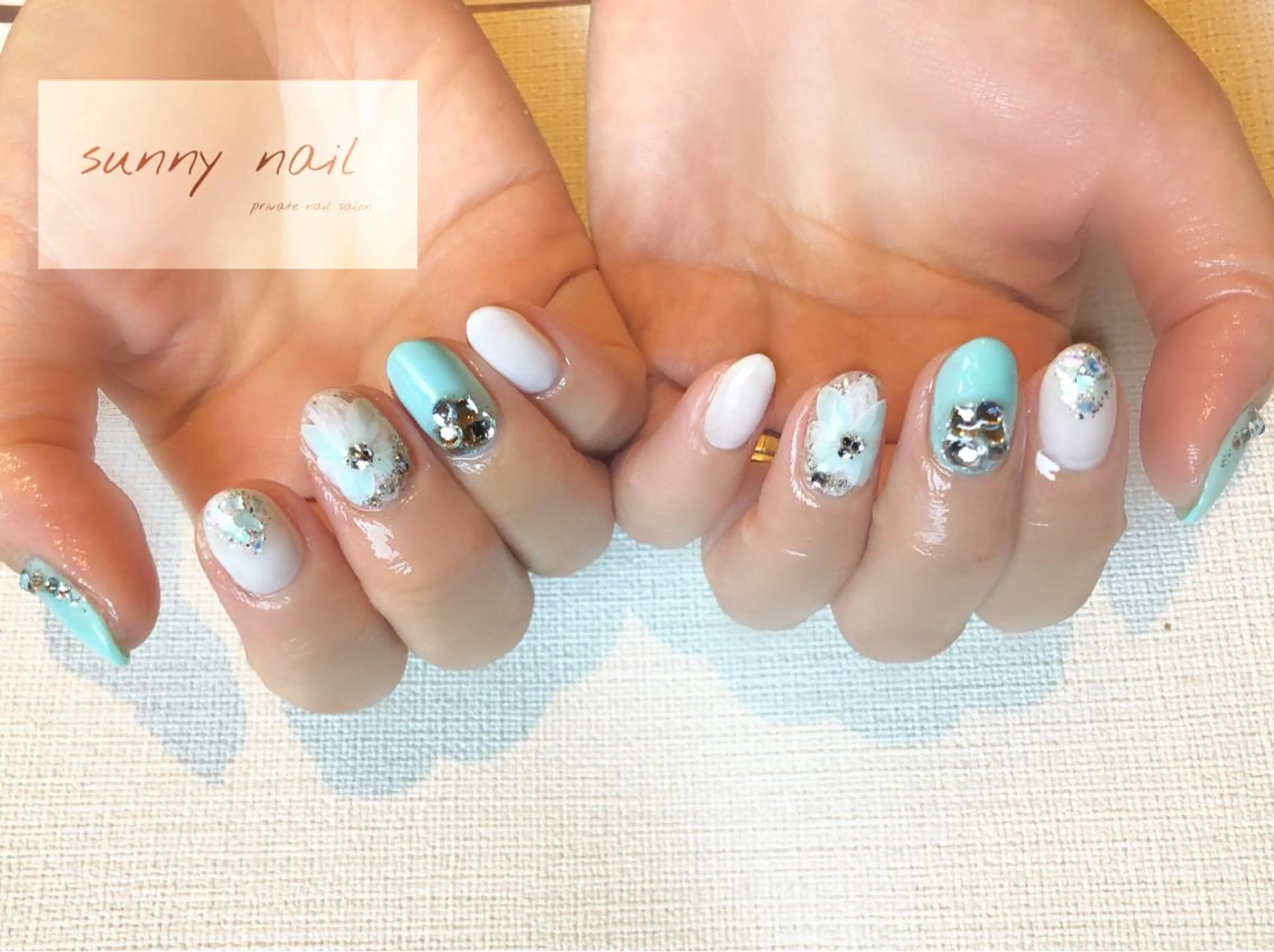 ネイル アートネイル フラワーネイル ジェルネイル グリーン キラキラネイル sunny nailのネイルデザイン