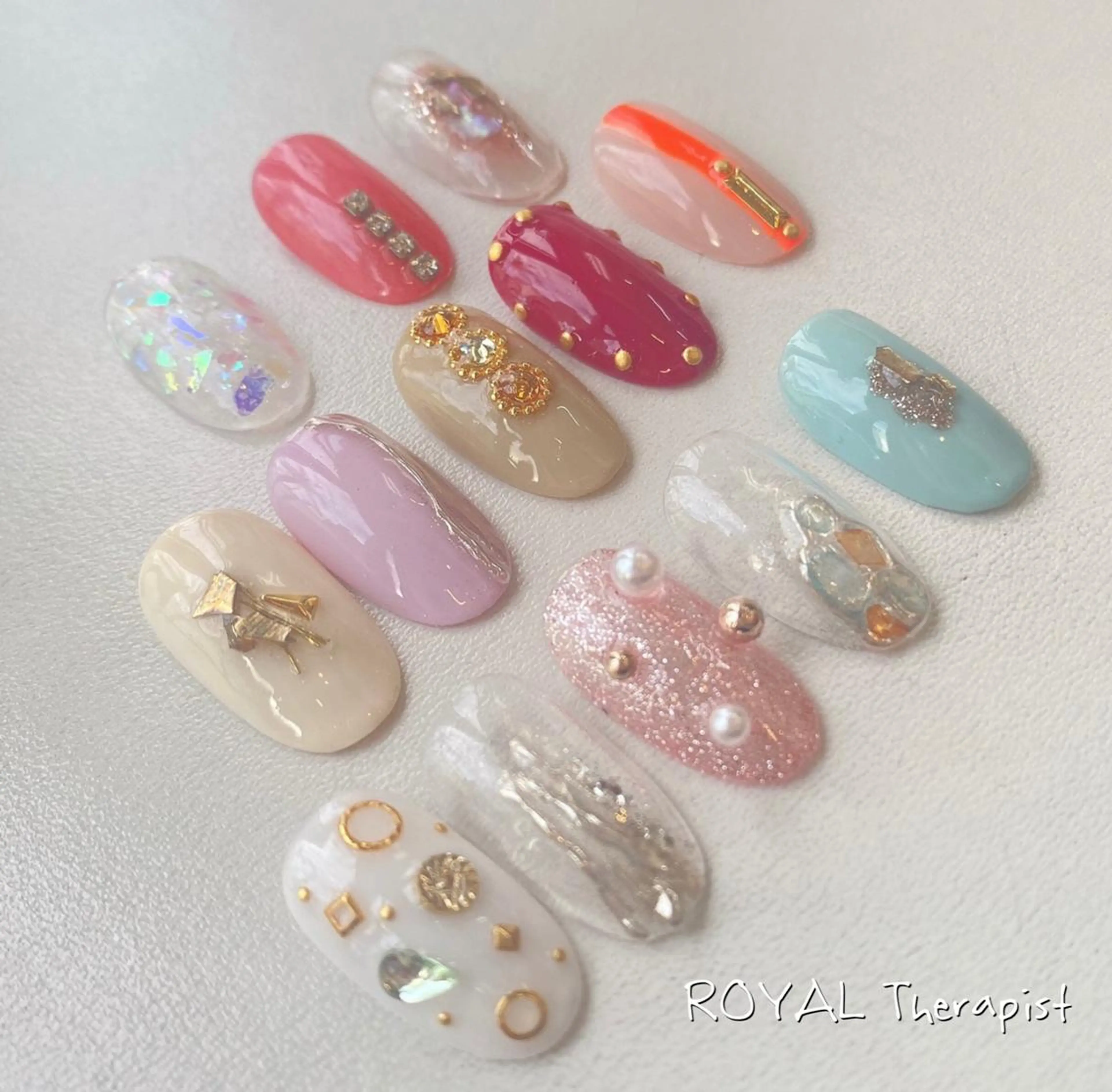 ネイル 【尾下】 ロイヤル•セラピストのネイルデザイン